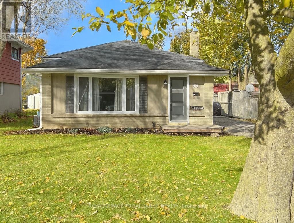 16 Lee Avenue, Belleville, Ontario  K8N 1Y2 - Photo 1 - X12578642