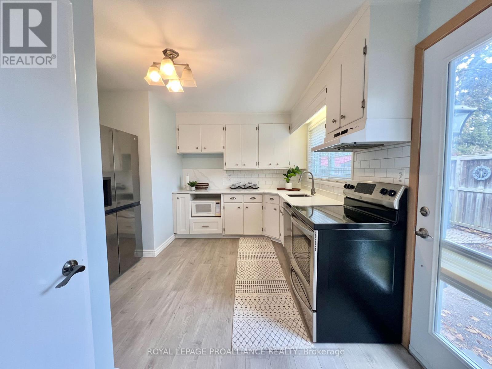 16 Lee Avenue, Belleville, Ontario  K8N 1Y2 - Photo 11 - X12578642