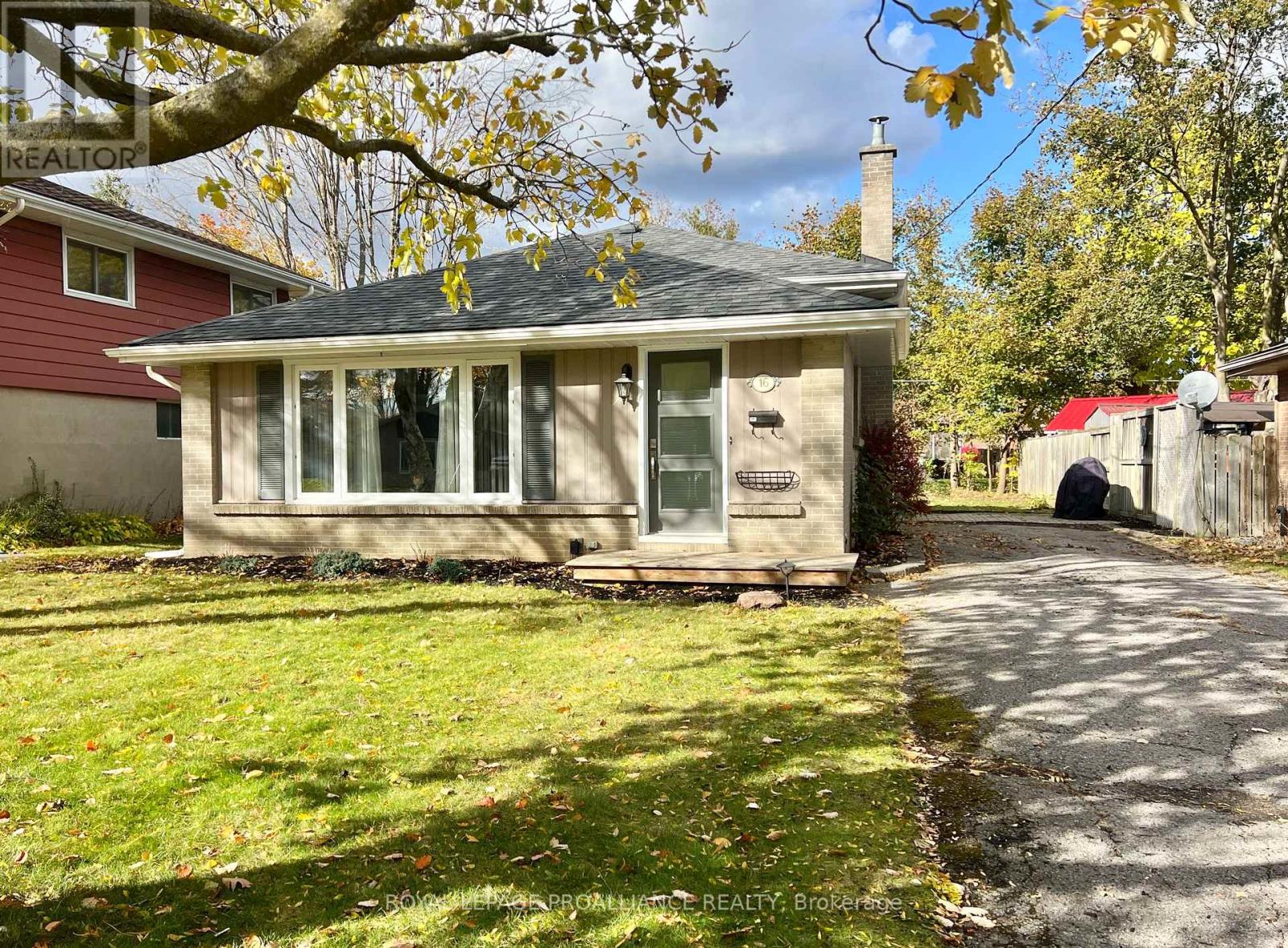 16 Lee Avenue, Belleville, Ontario  K8N 1Y2 - Photo 2 - X12578642