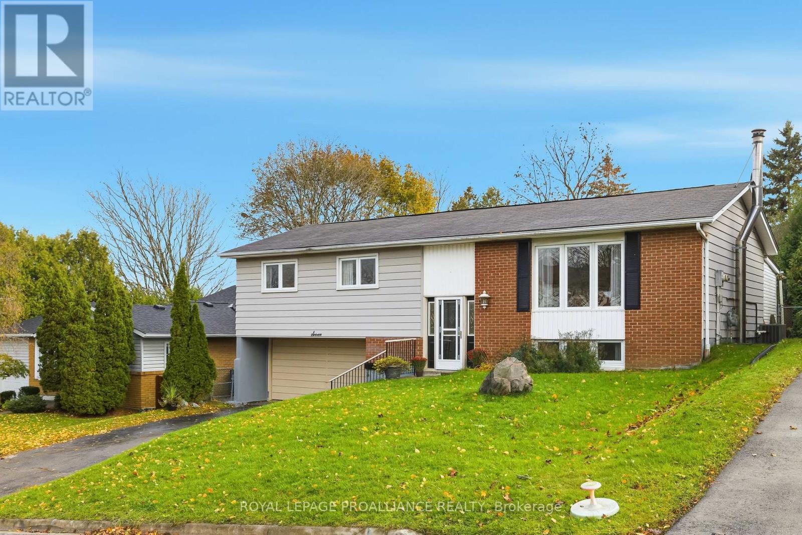 7 Centennial Drive, Port Hope, Ontario  L1A 3S9 - Photo 3 - X12578744