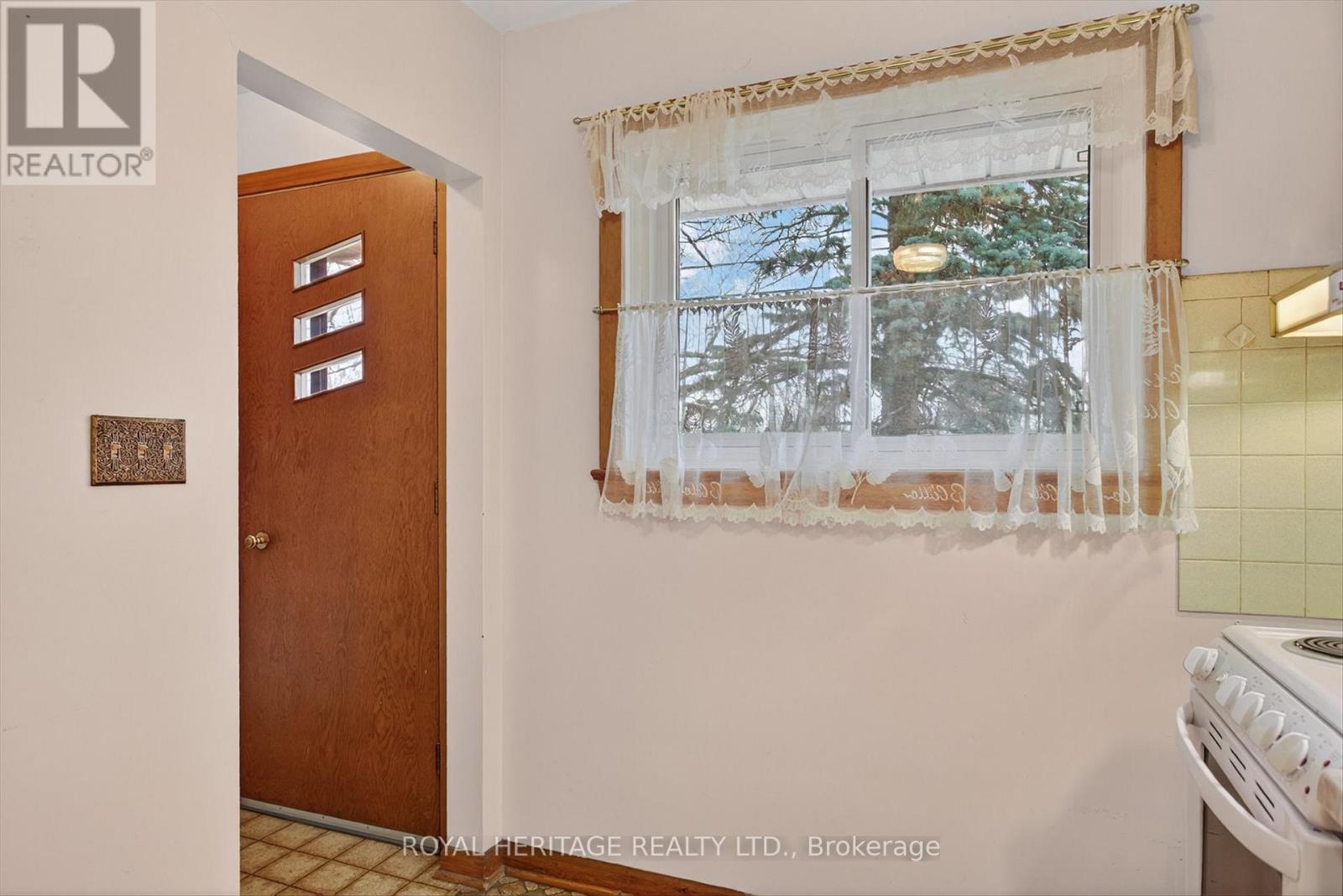 59 Colborne Street E, Kawartha Lakes, Ontario  K9V 1K6 - Photo 6 - X12578772