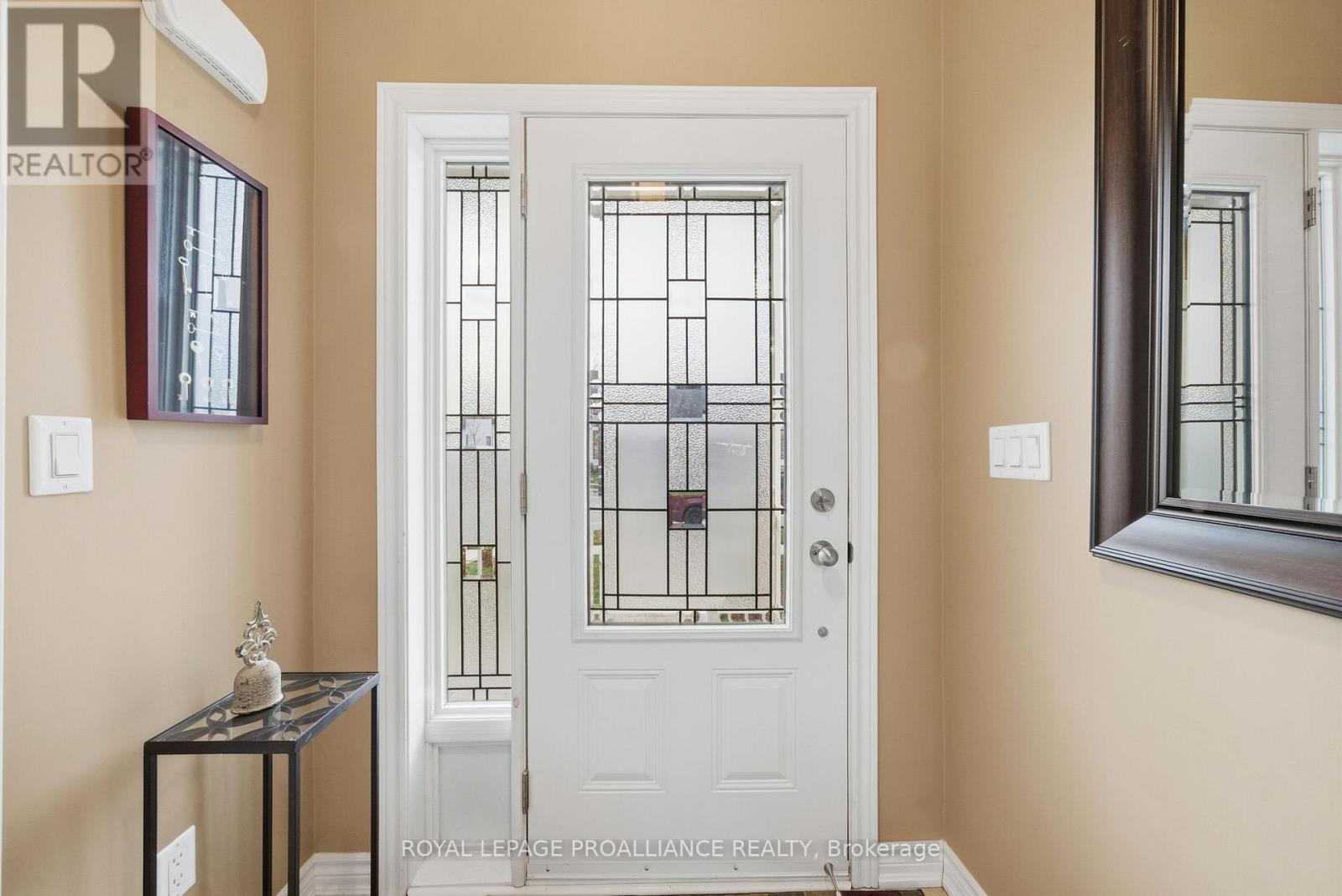 716 Wilkins Gate, Cobourg, Ontario  K9A 0J3 - Photo 4 - X12578814