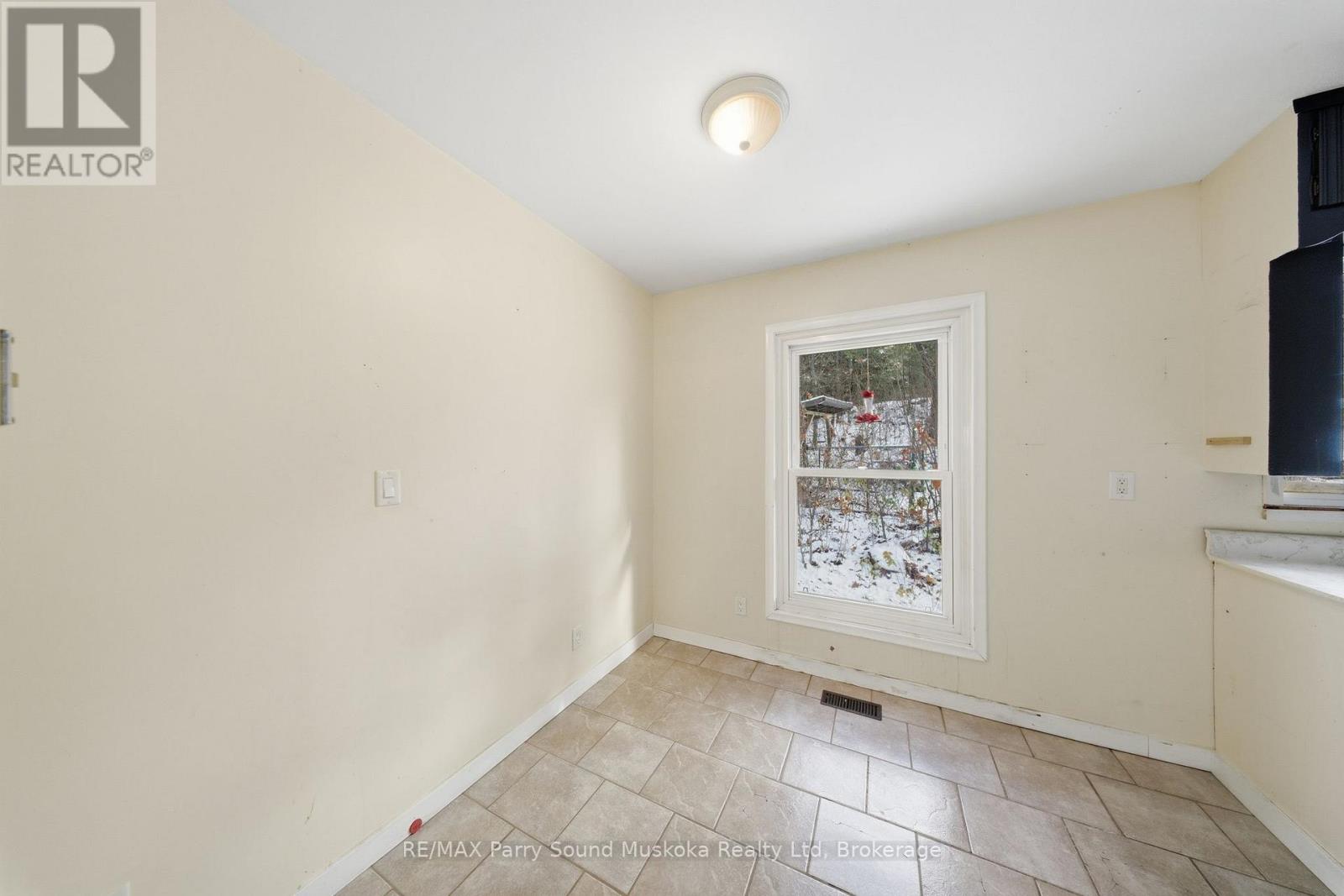 28 Black Road, Seguin, Ontario  P2A 2W8 - Photo 10 - X12578804