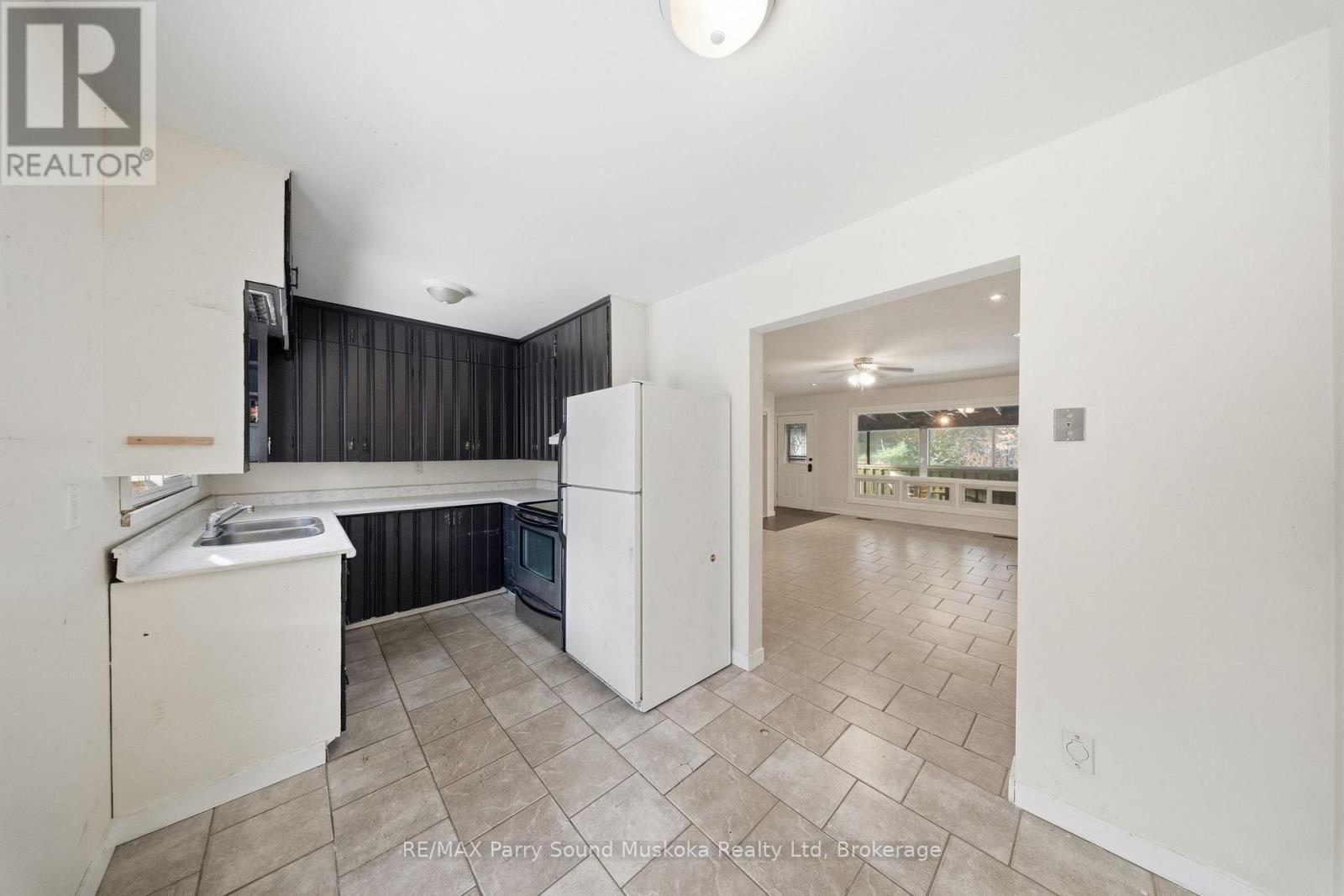 28 Black Road, Seguin, Ontario  P2A 2W8 - Photo 11 - X12578804