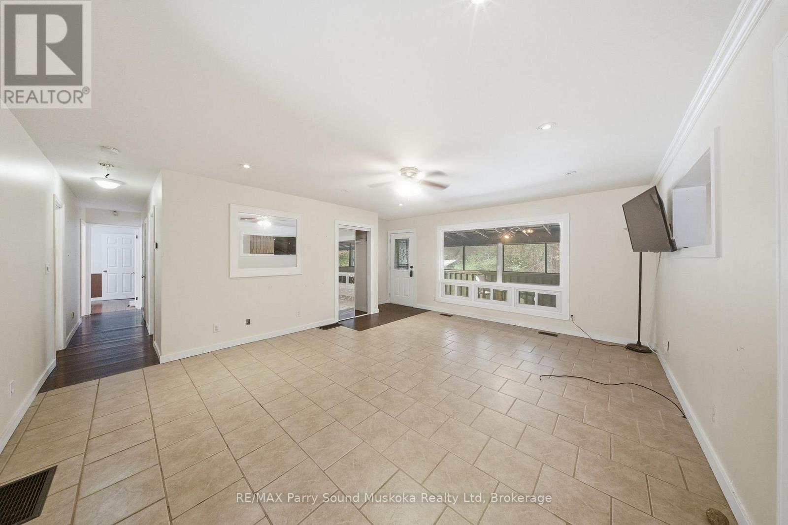 28 Black Road, Seguin, Ontario  P2A 2W8 - Photo 9 - X12578804