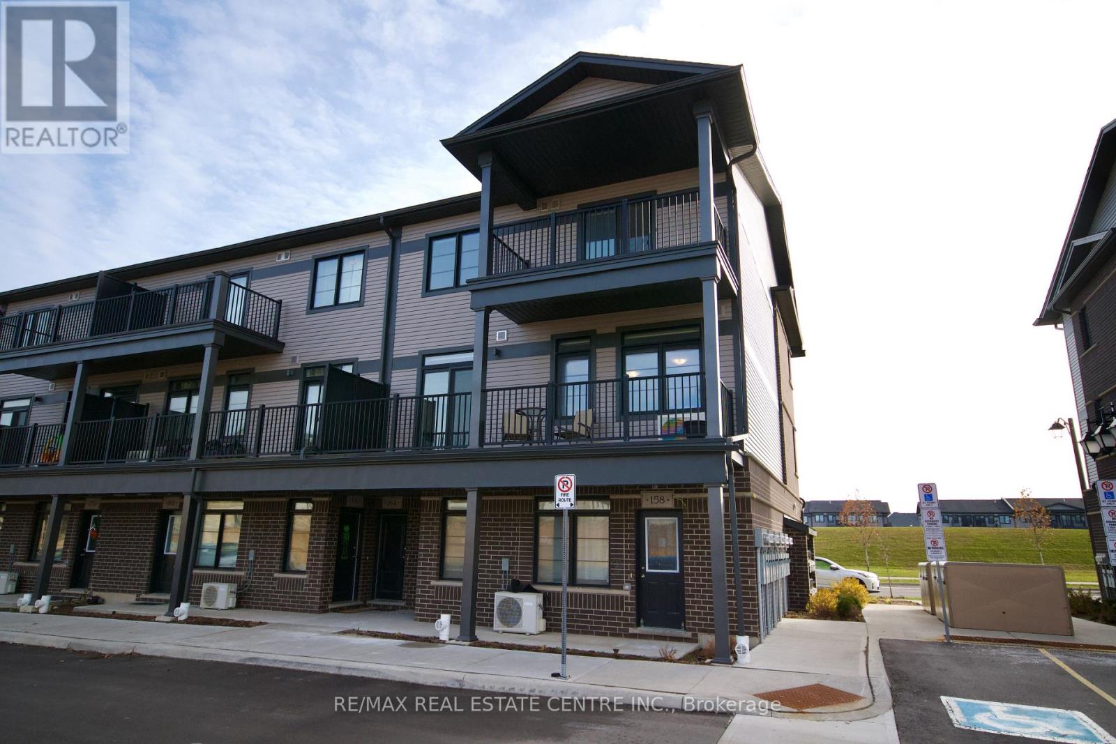 160 Oat Lane, Kitchener, Ontario  N2E 0S8 - Photo 2 - X12578350