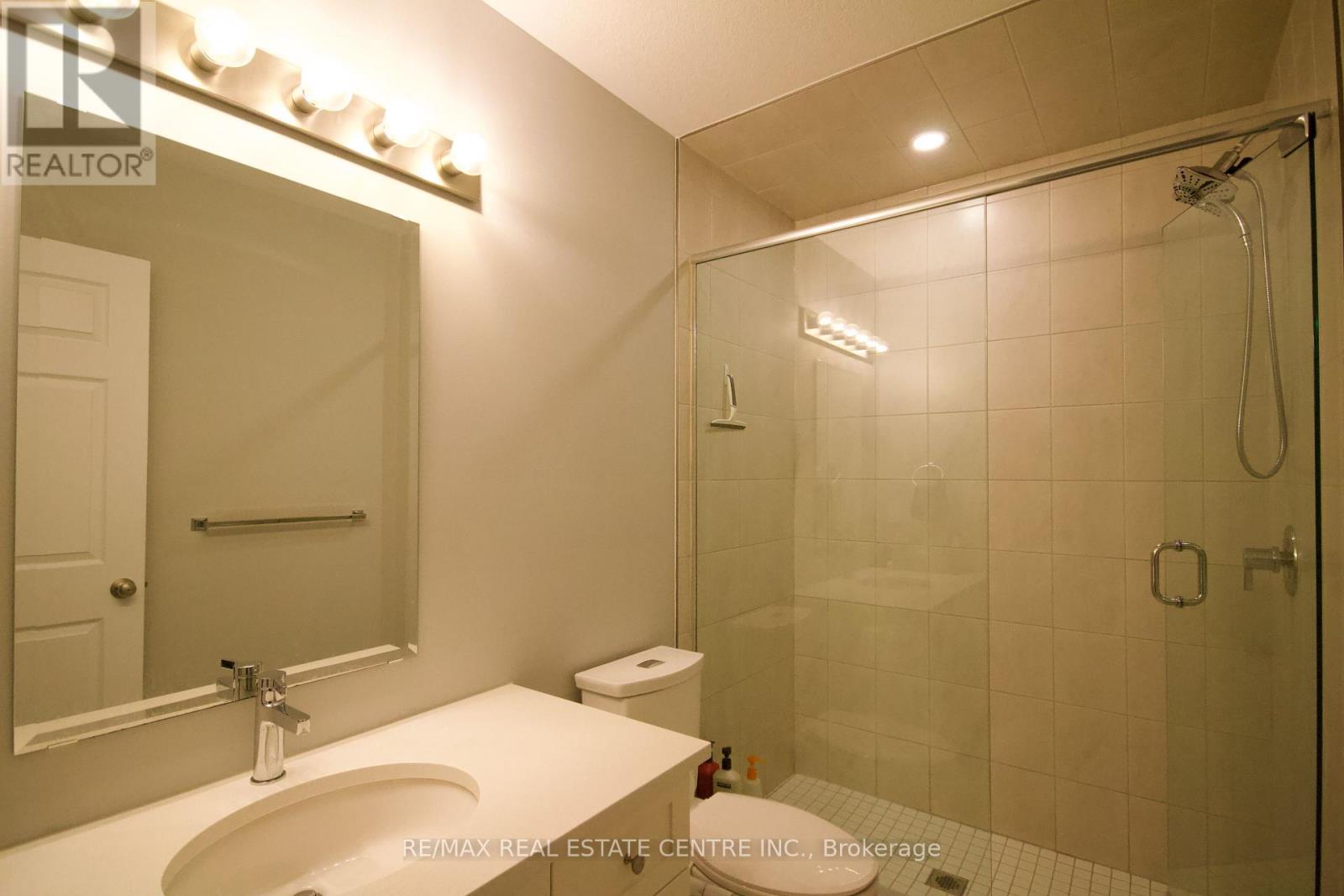 160 Oat Lane, Kitchener, Ontario  N2E 0S8 - Photo 11 - X12578350