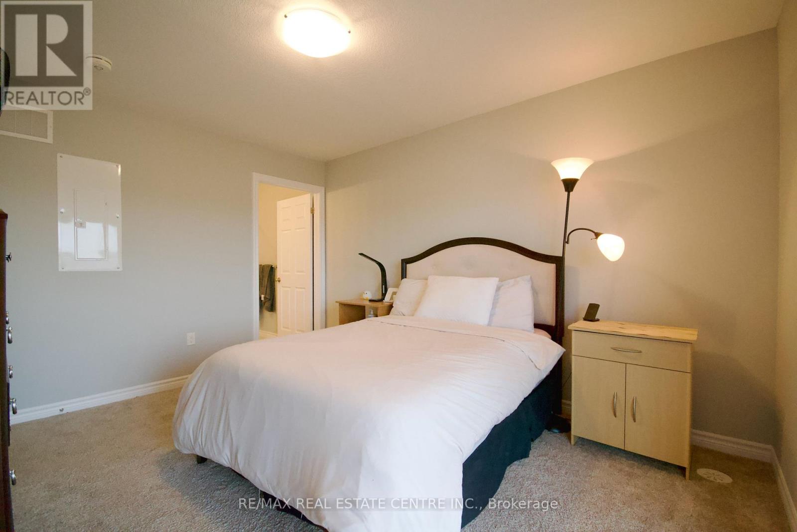 160 Oat Lane, Kitchener, Ontario  N2E 0S8 - Photo 13 - X12578350