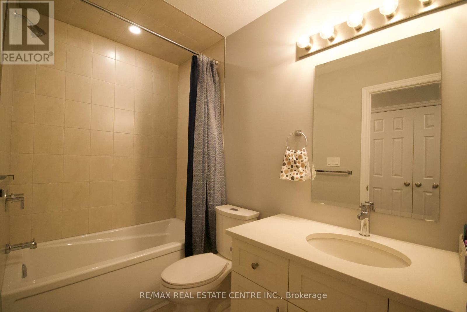 160 Oat Lane, Kitchener, Ontario  N2E 0S8 - Photo 10 - X12578350