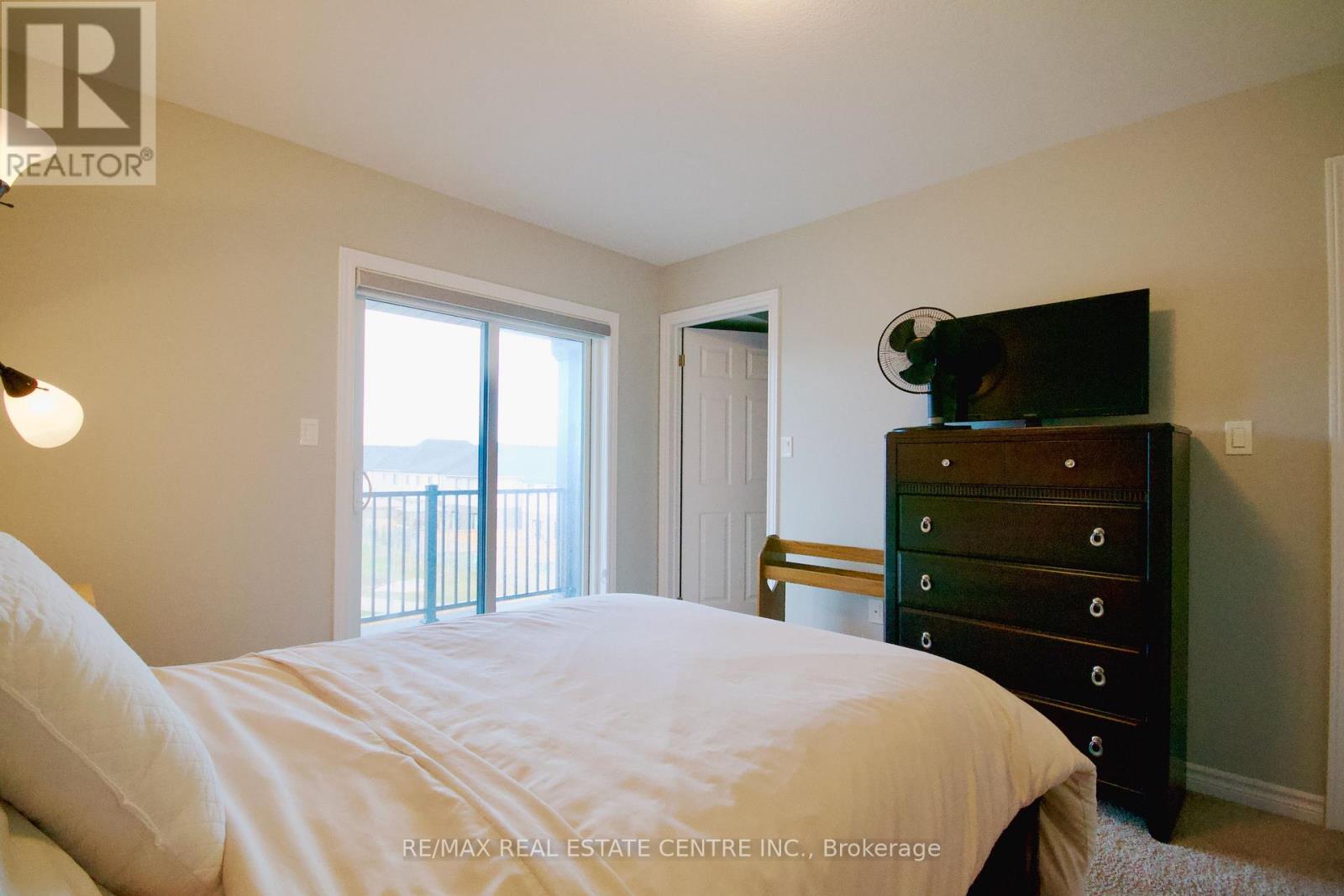 160 Oat Lane, Kitchener, Ontario  N2E 0S8 - Photo 14 - X12578350