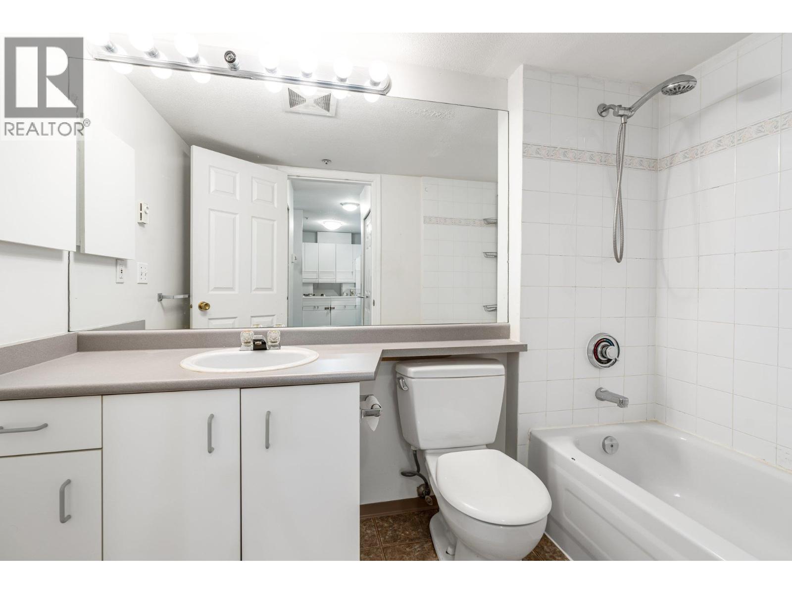 101 723 Twelfth Street, New Westminster, British Columbia  V3M 4J8 - Photo 6 - R3067880