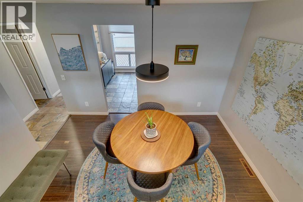 25 Brae Glen Court Sw, Calgary, Alberta  T2W 1B6 - Photo 12 - A2270480