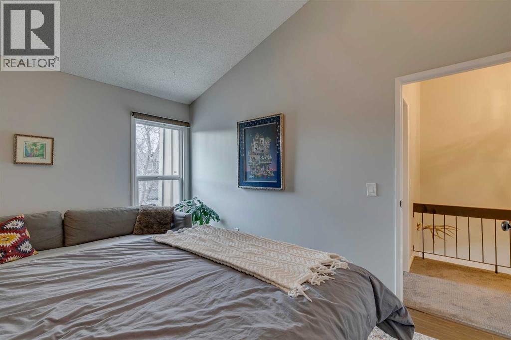 25 Brae Glen Court Sw, Calgary, Alberta  T2W 1B6 - Photo 19 - A2270480