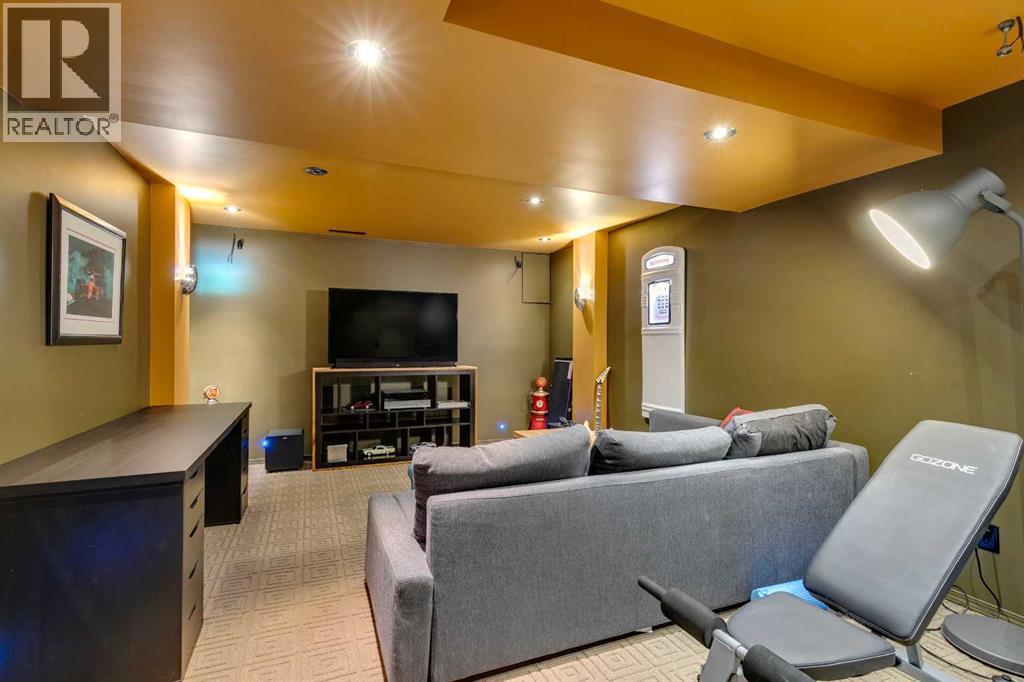 25 Brae Glen Court Sw, Calgary, Alberta  T2W 1B6 - Photo 26 - A2270480