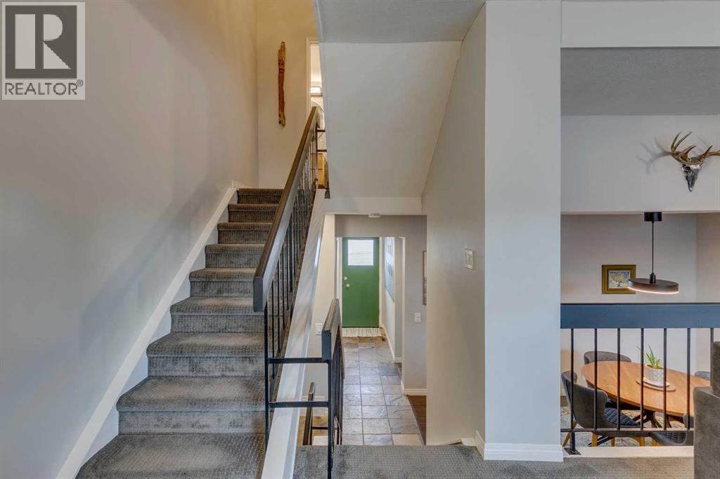 25 Brae Glen Court Sw, Calgary, Alberta  T2W 1B6 - Photo 13 - A2270480