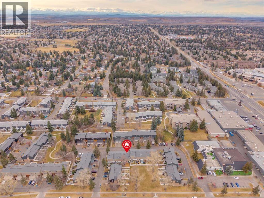 25 Brae Glen Court Sw, Calgary, Alberta  T2W 1B6 - Photo 2 - A2270480