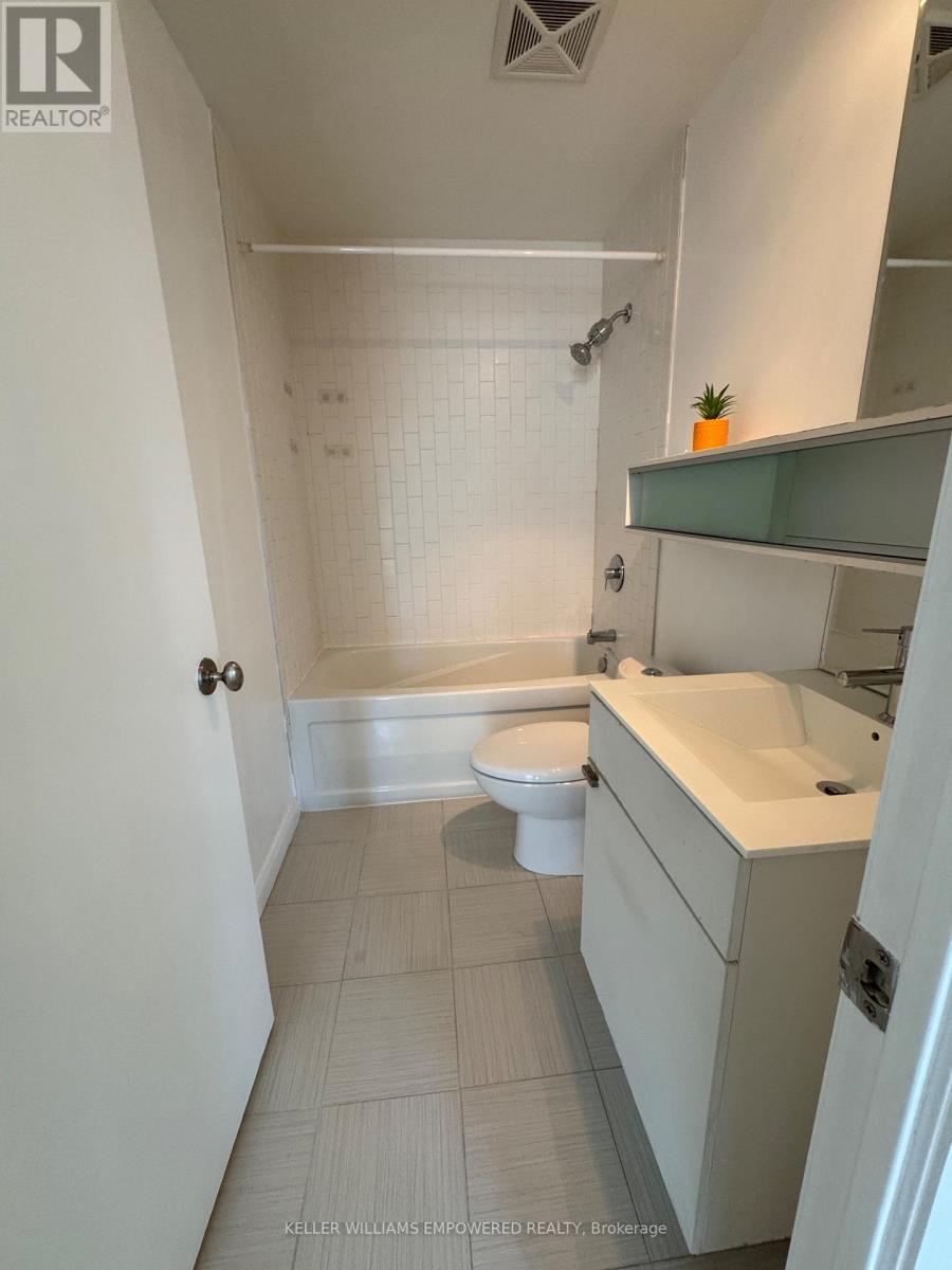 1708 - 111 Elizabeth Street, Toronto, Ontario  M5G 1P7 - Photo 17 - C12578596