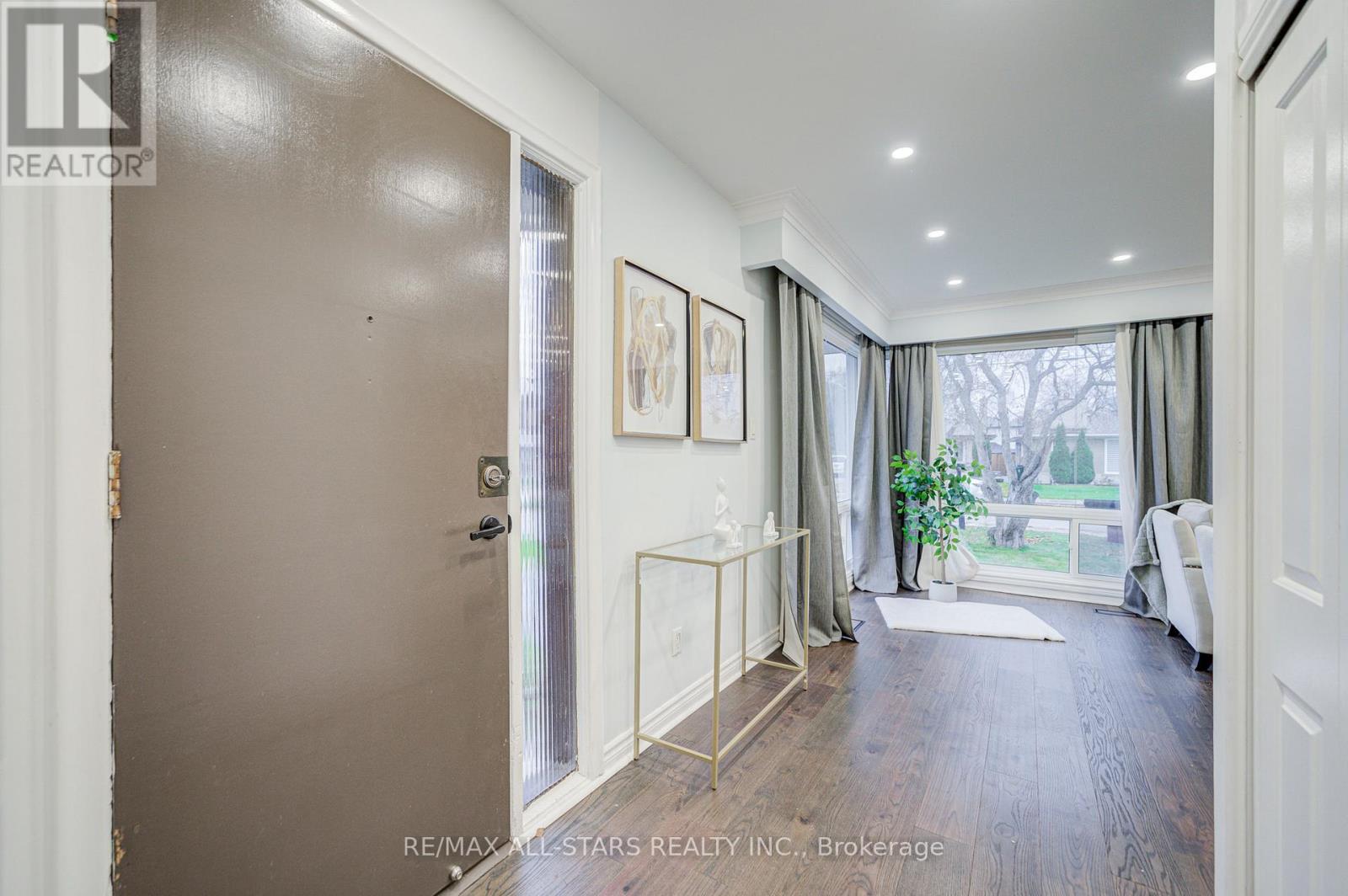 50 Mooregate Avenue, Toronto, Ontario  M1K 3V7 - Photo 5 - E12578664