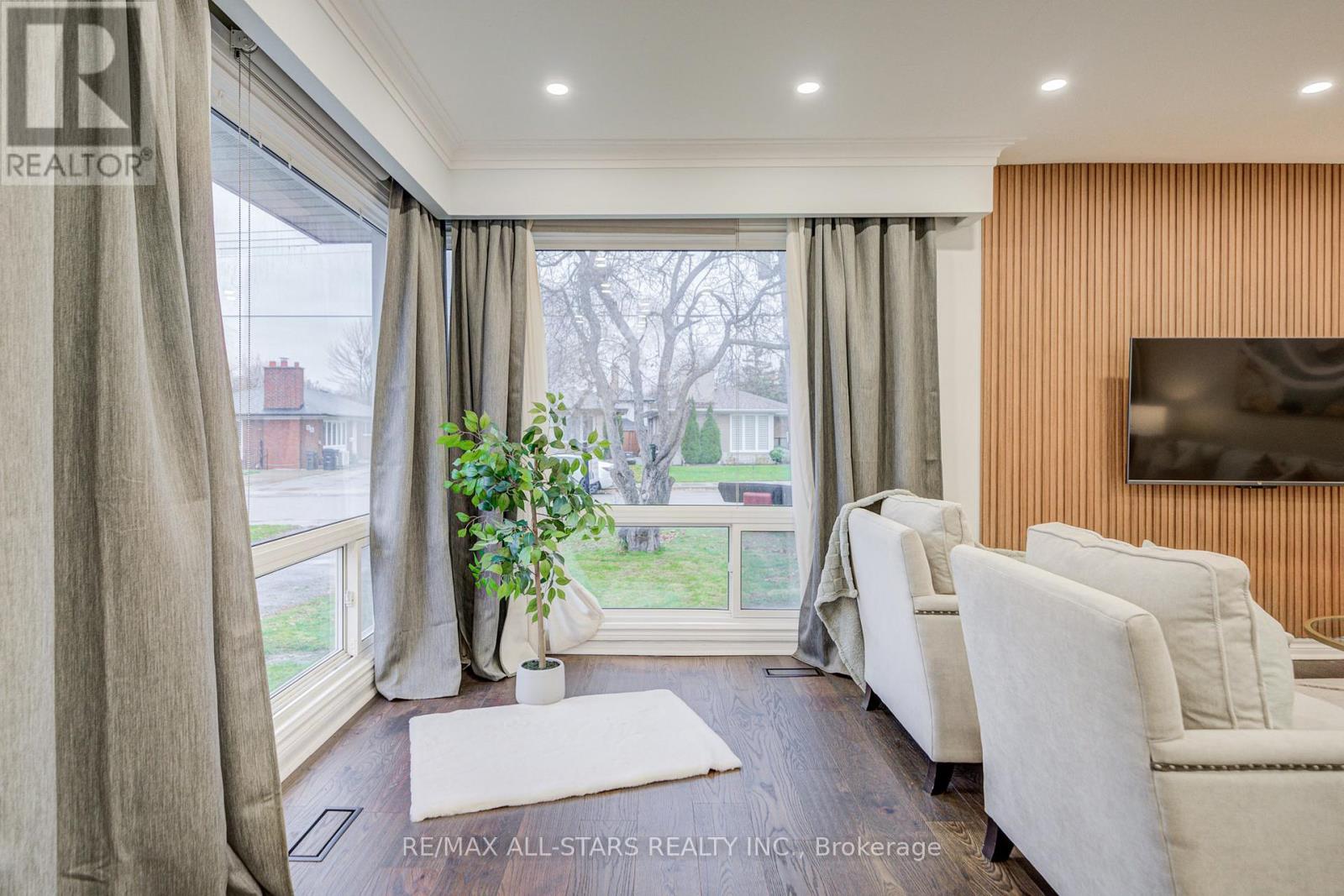 50 Mooregate Avenue, Toronto, Ontario  M1K 3V7 - Photo 7 - E12578664