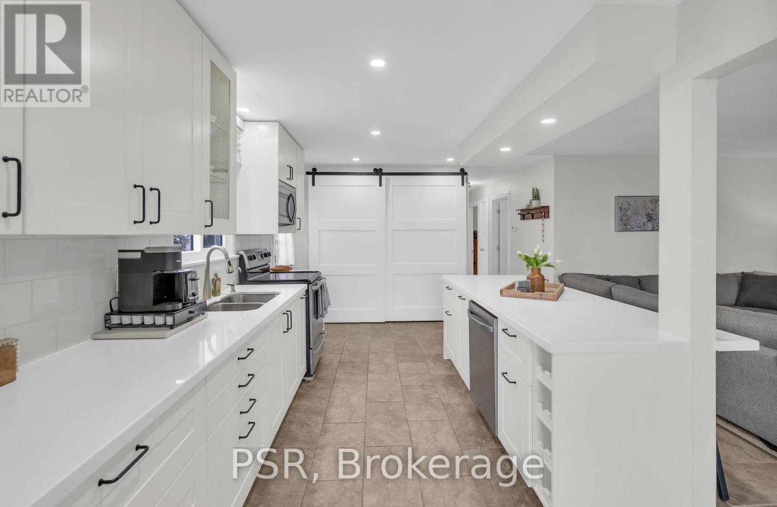 7 Water Fringe Drive, Georgina, Ontario  L0E 1N0 - Photo 10 - N12578908