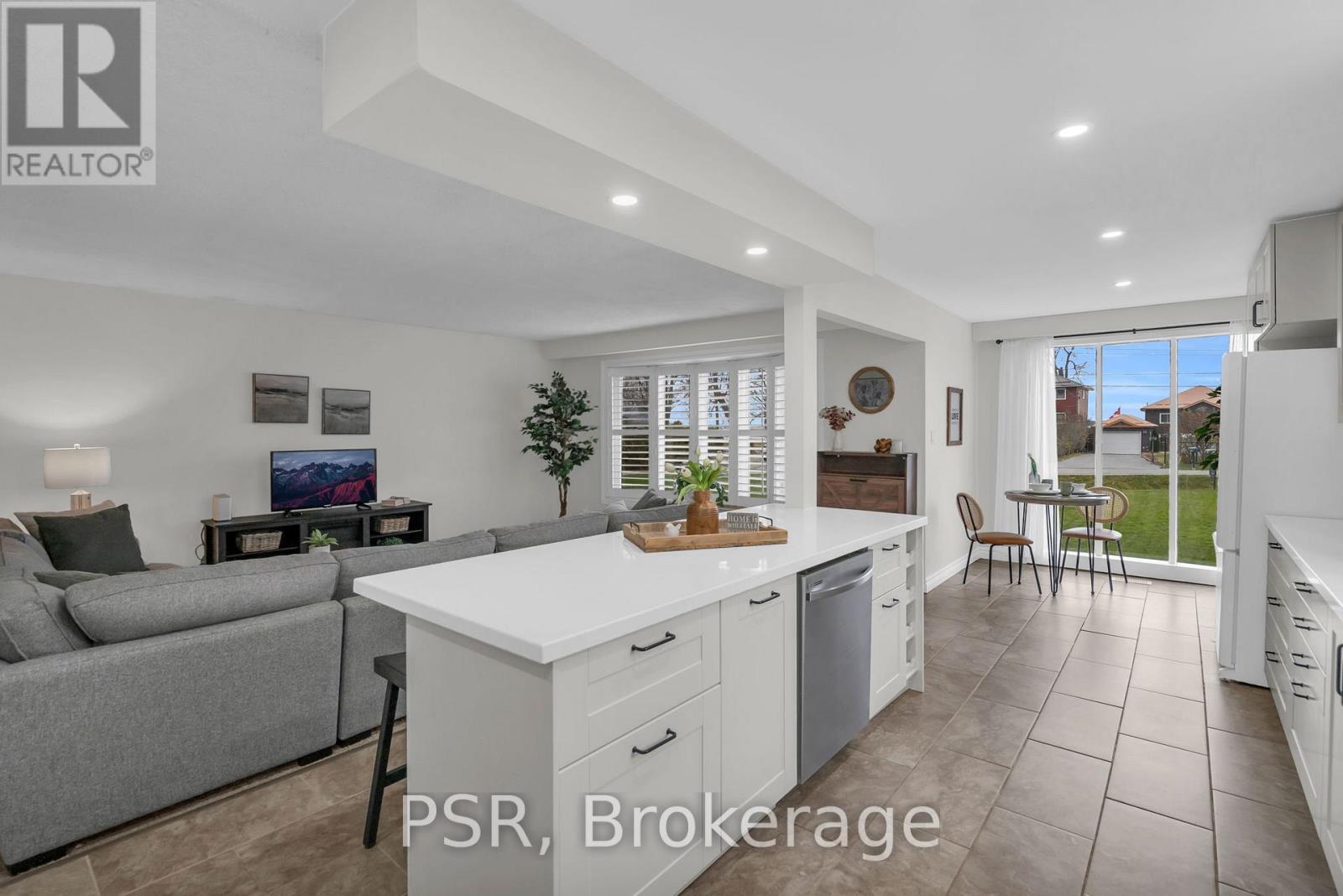 7 Water Fringe Drive, Georgina, Ontario  L0E 1N0 - Photo 6 - N12578908