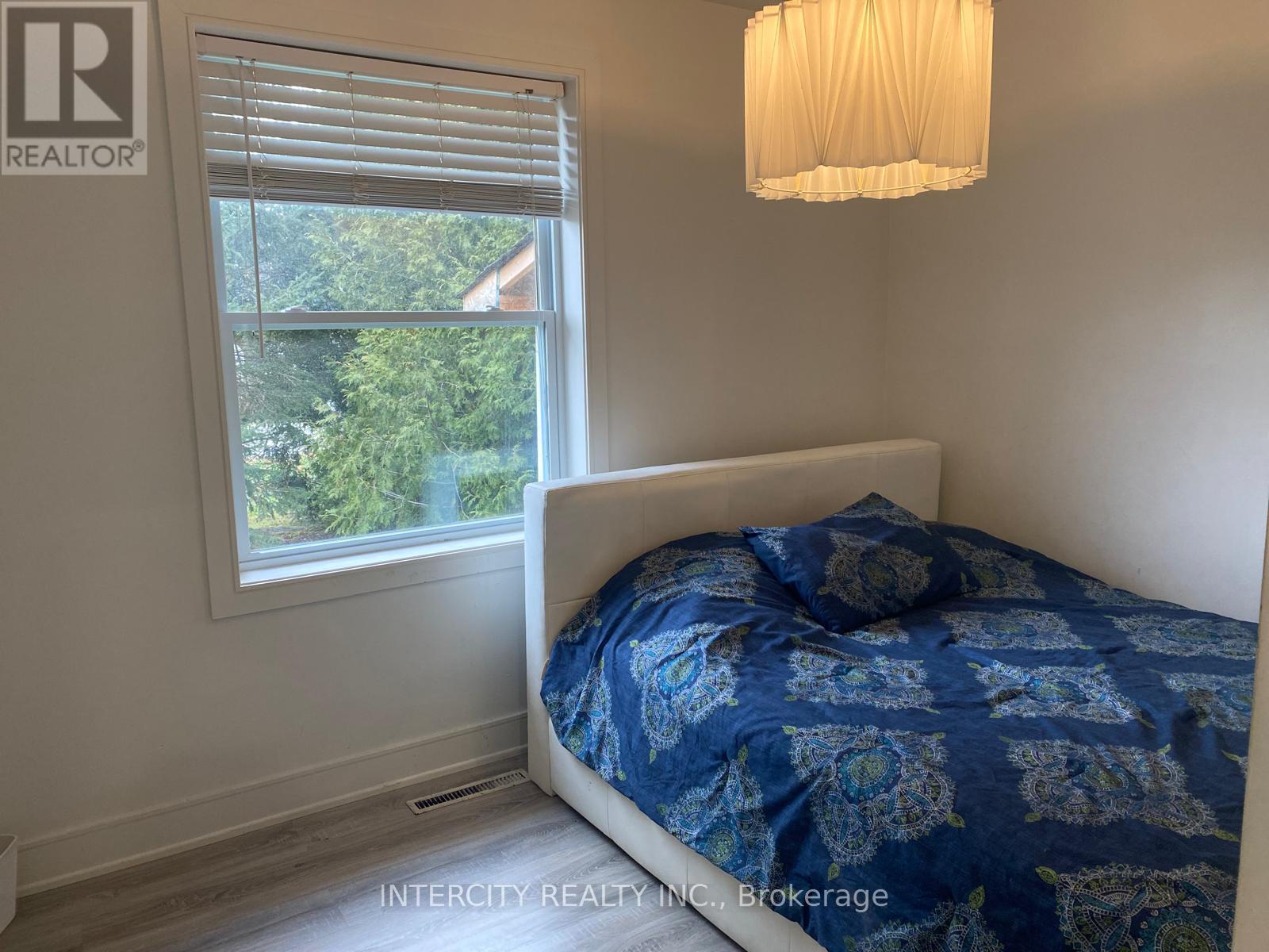 11 Morton Avenue, East Gwillimbury (Sharon), Ontario  L0G 1V0 - Photo 19 - N12578566