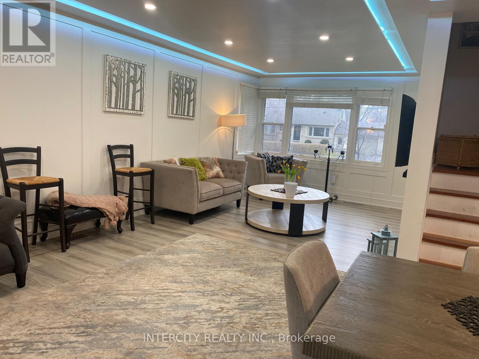 11 Morton Avenue, East Gwillimbury (Sharon), Ontario  L0G 1V0 - Photo 21 - N12578566