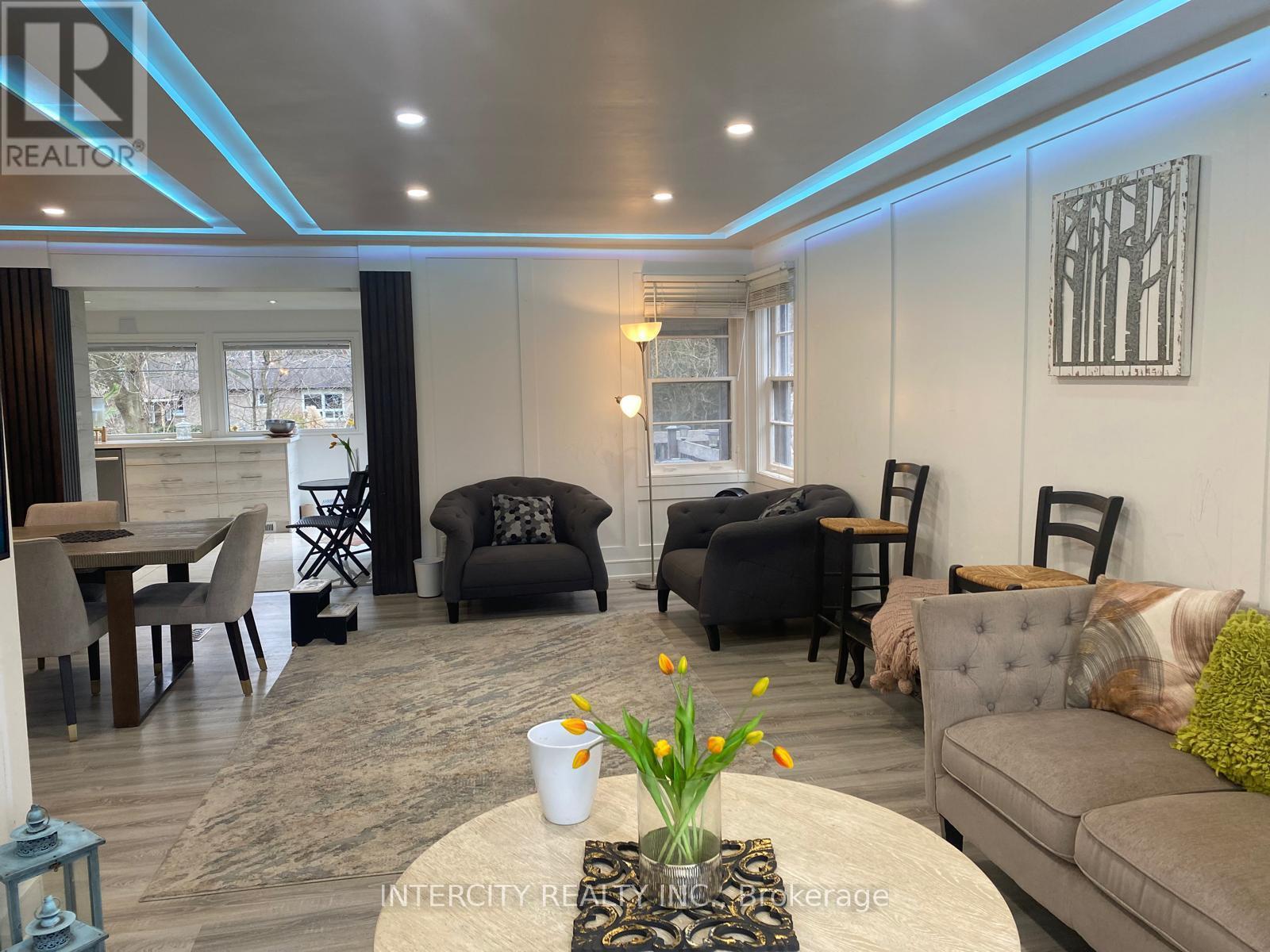 11 Morton Avenue, East Gwillimbury (Sharon), Ontario  L0G 1V0 - Photo 23 - N12578566