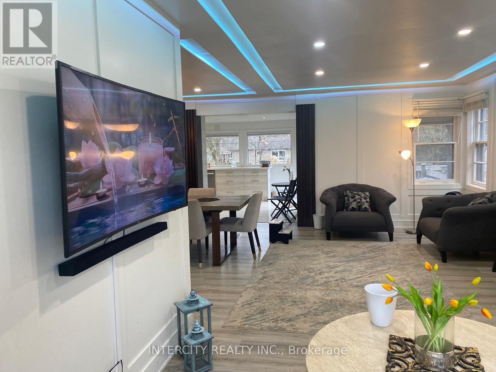 11 Morton Avenue, East Gwillimbury (Sharon), Ontario  L0G 1V0 - Photo 24 - N12578566