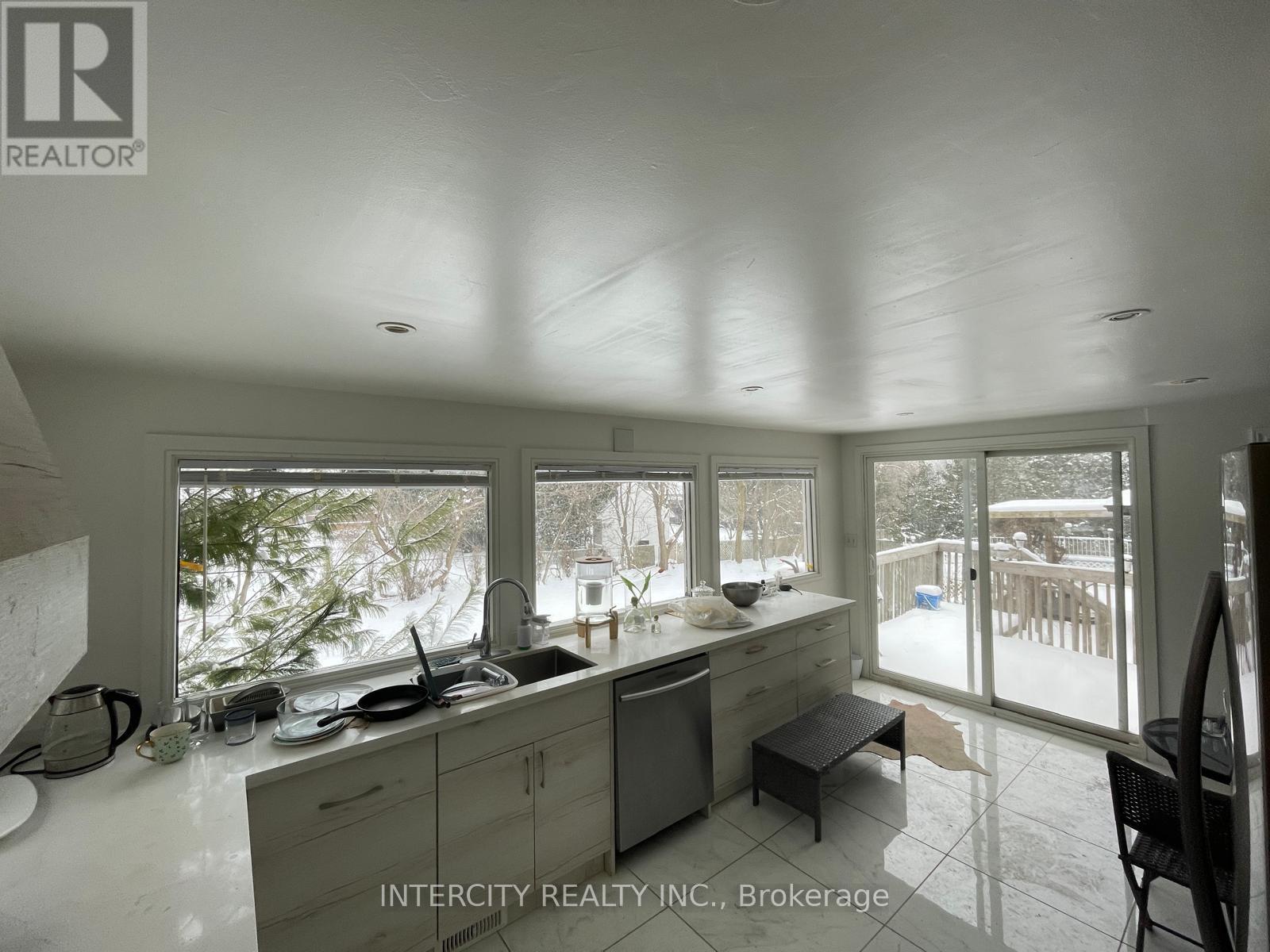 11 Morton Avenue, East Gwillimbury (Sharon), Ontario  L0G 1V0 - Photo 30 - N12578566