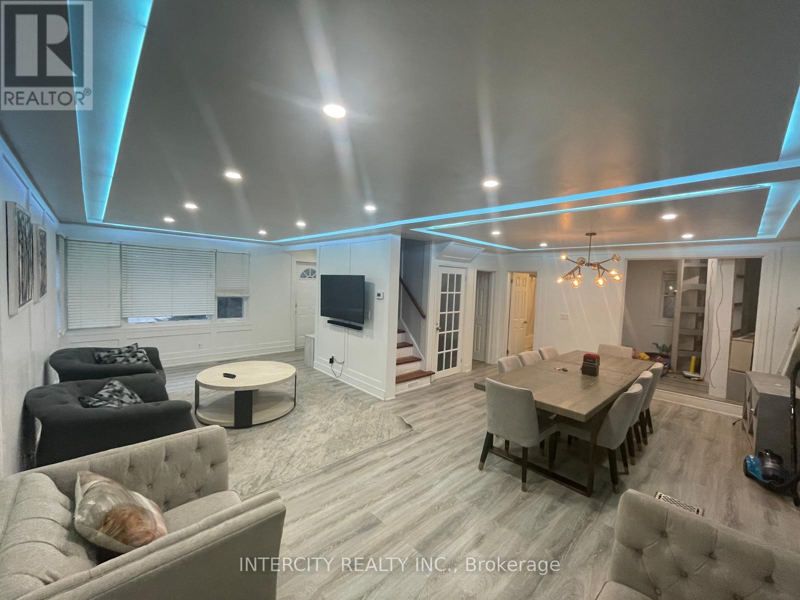 11 Morton Avenue, East Gwillimbury (Sharon), Ontario  L0G 1V0 - Photo 7 - N12578566