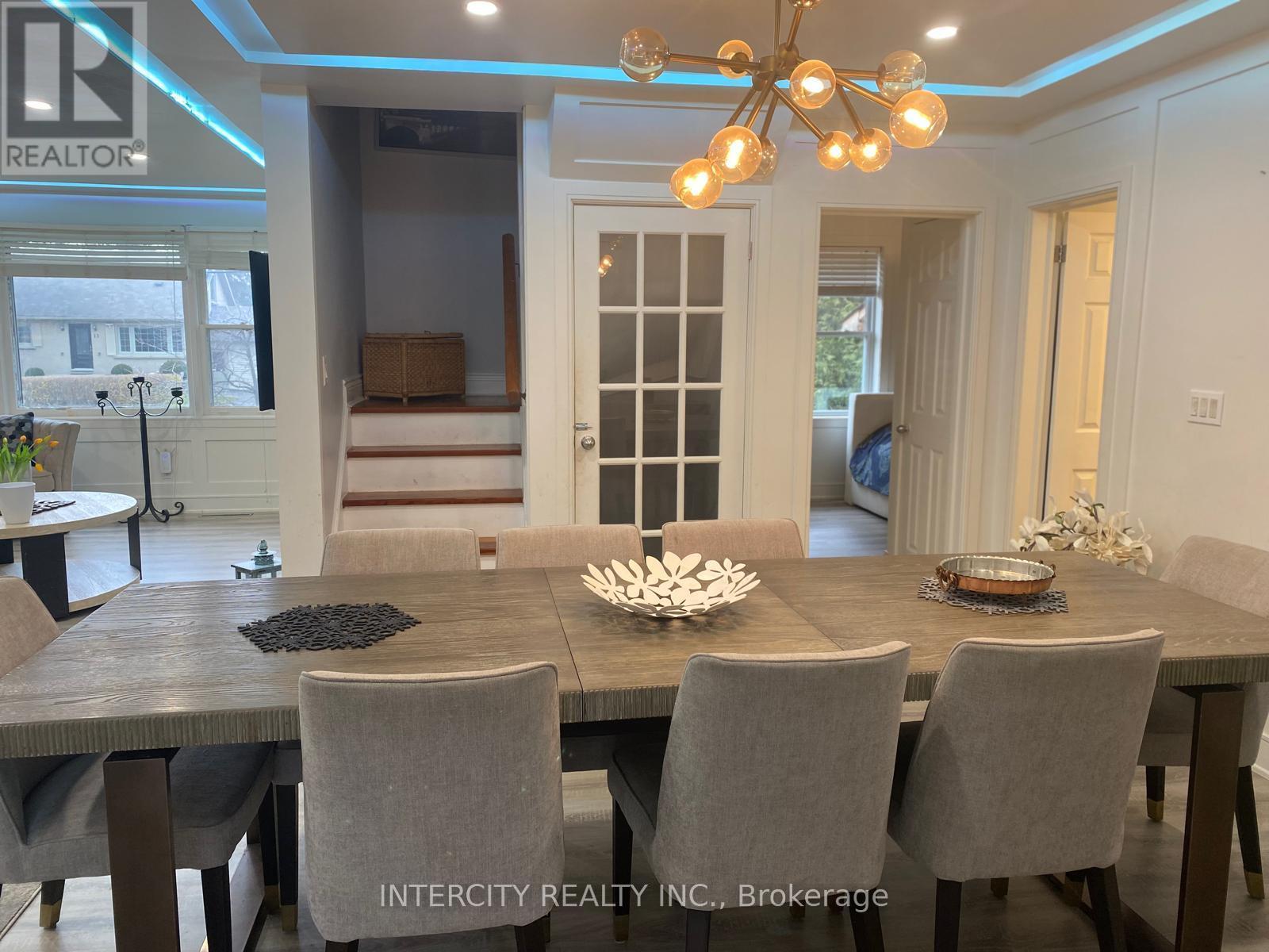 11 Morton Avenue, East Gwillimbury (Sharon), Ontario  L0G 1V0 - Photo 9 - N12578566