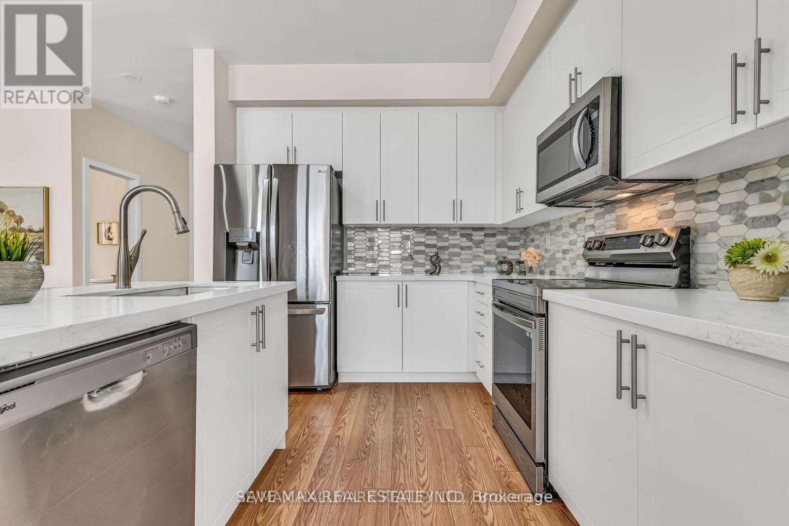 26 Dandara Gate, Vaughan, Ontario  L4L 1V8 - Photo 11 - N12578606