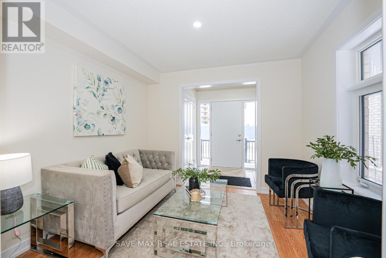 26 Dandara Gate, Vaughan, Ontario  L4L 1V8 - Photo 5 - N12578606