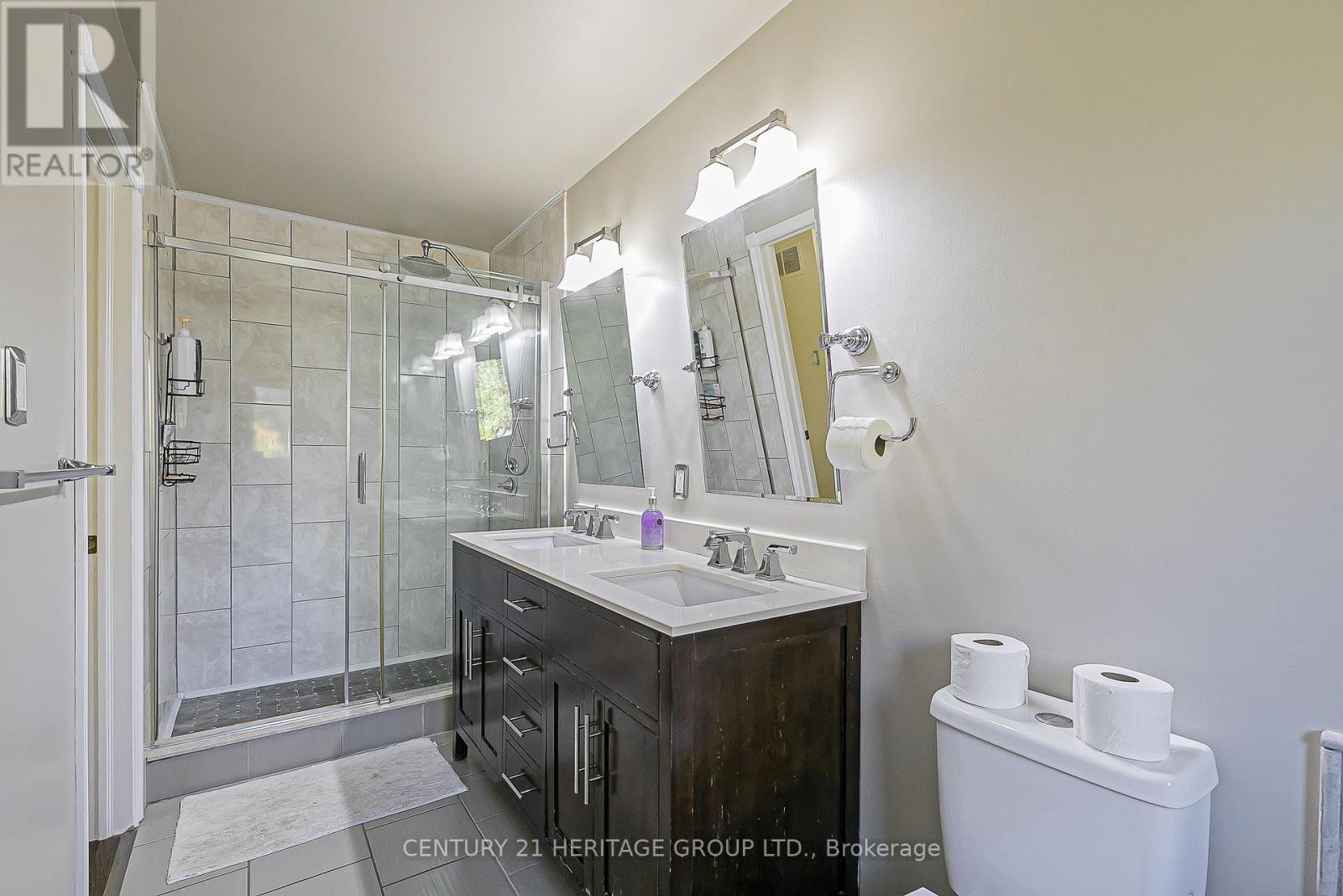 Main - 741 College Manor Drive, Newmarket, Ontario  L3Y 8G5 - Photo 15 - N12578634