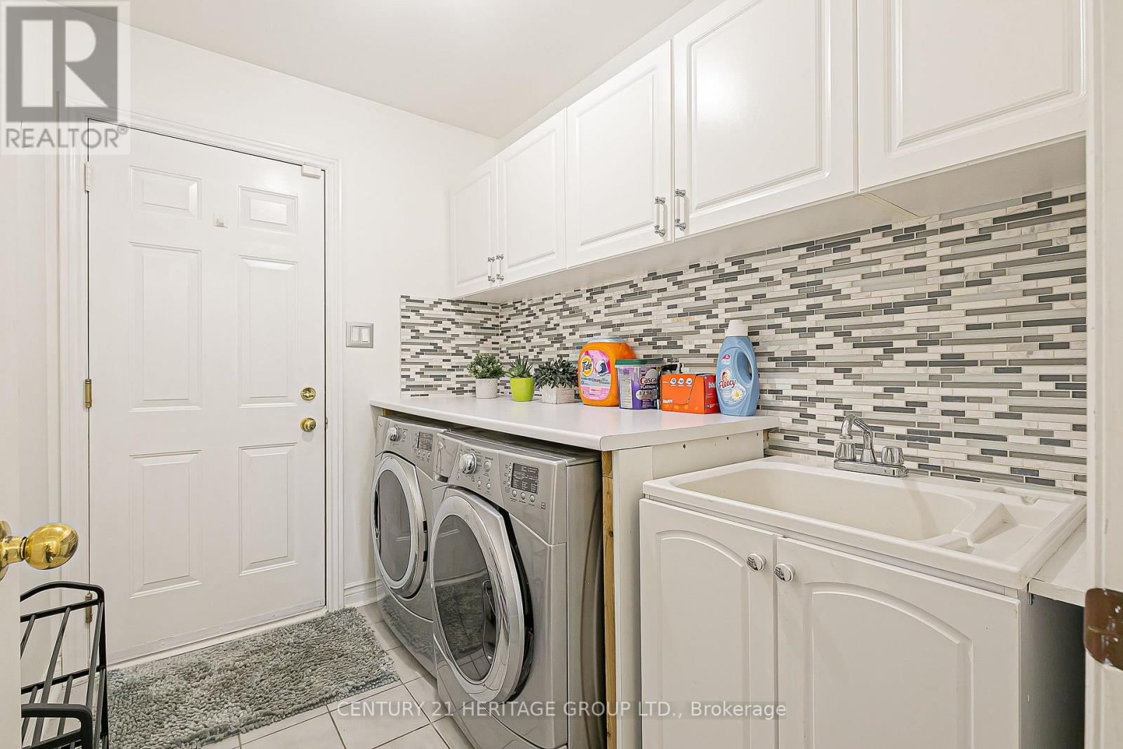 Main - 741 College Manor Drive, Newmarket, Ontario  L3Y 8G5 - Photo 19 - N12578634