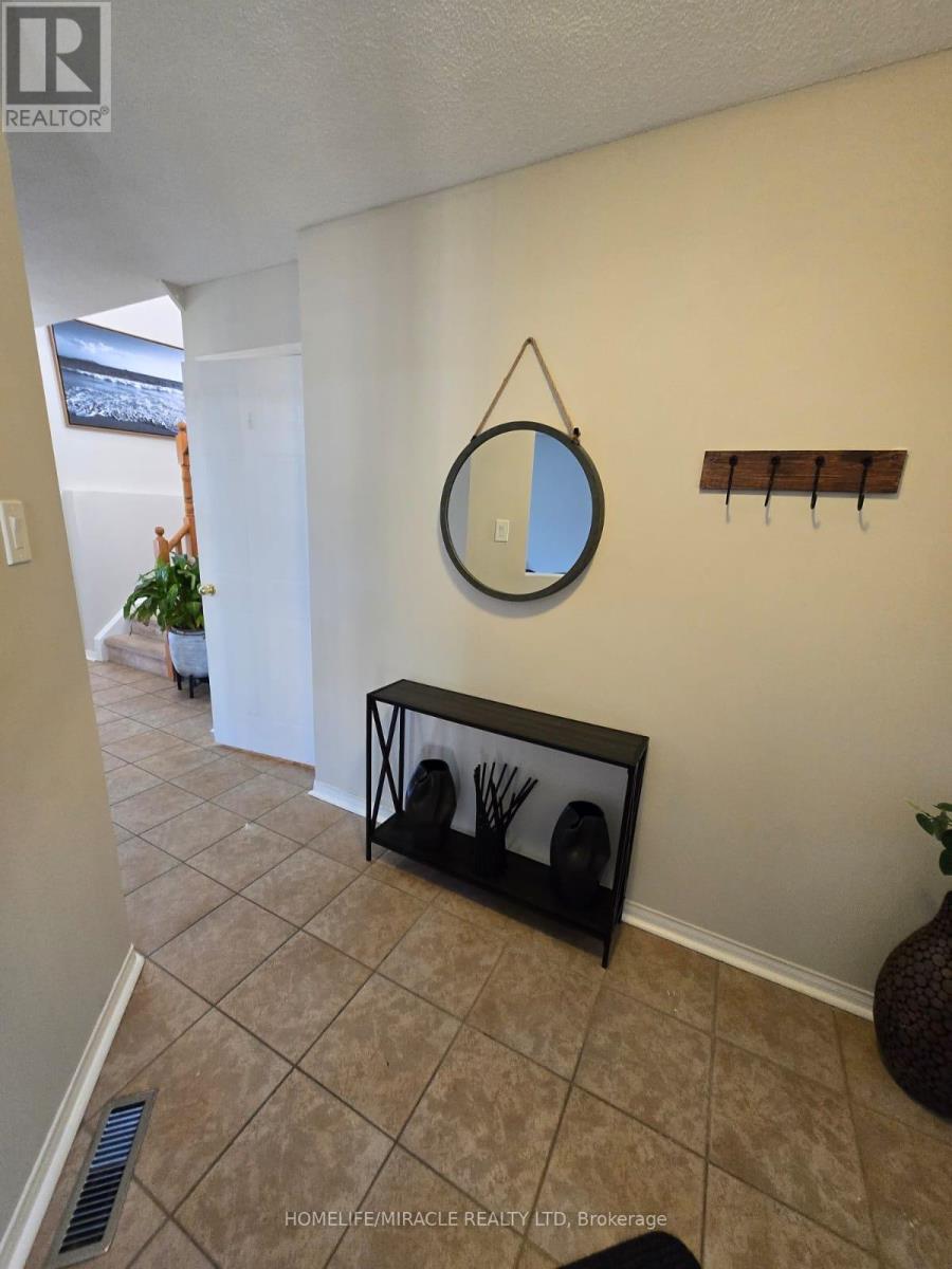 29 Nicholson Drive, Barrie, Ontario  L4N 8L7 - Photo 5 - S12578790