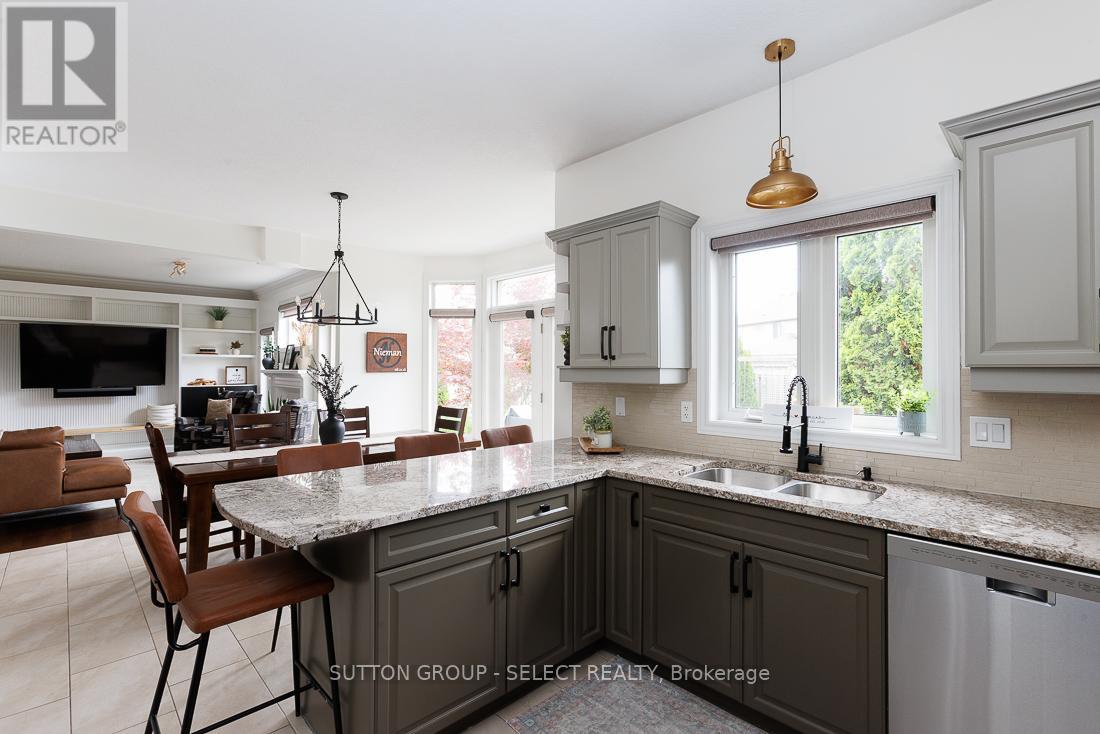 382 Plane Tree Drive, London North, Ontario  N6G 5J4 - Photo 12 - X12578870