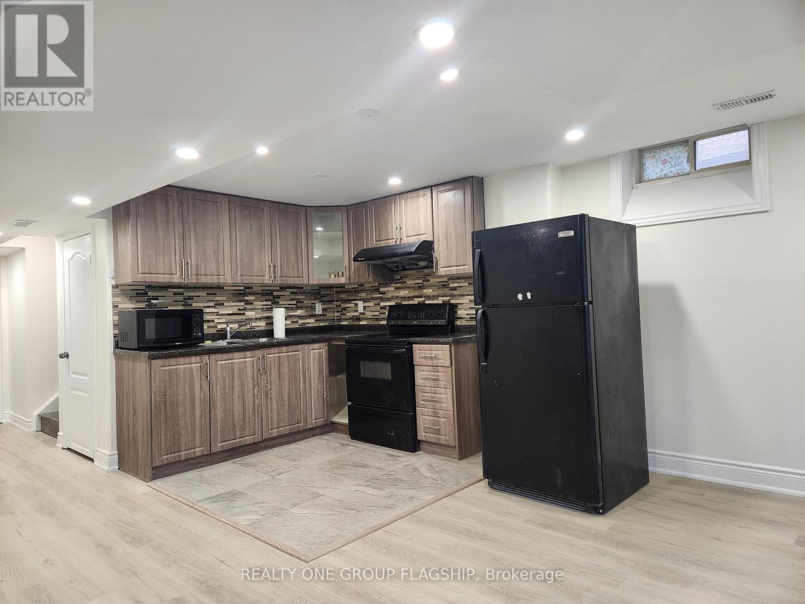 3 Cedarvalley Boulevard, Brampton, Ontario  L7A 1N7 - Photo 5 - W12578564