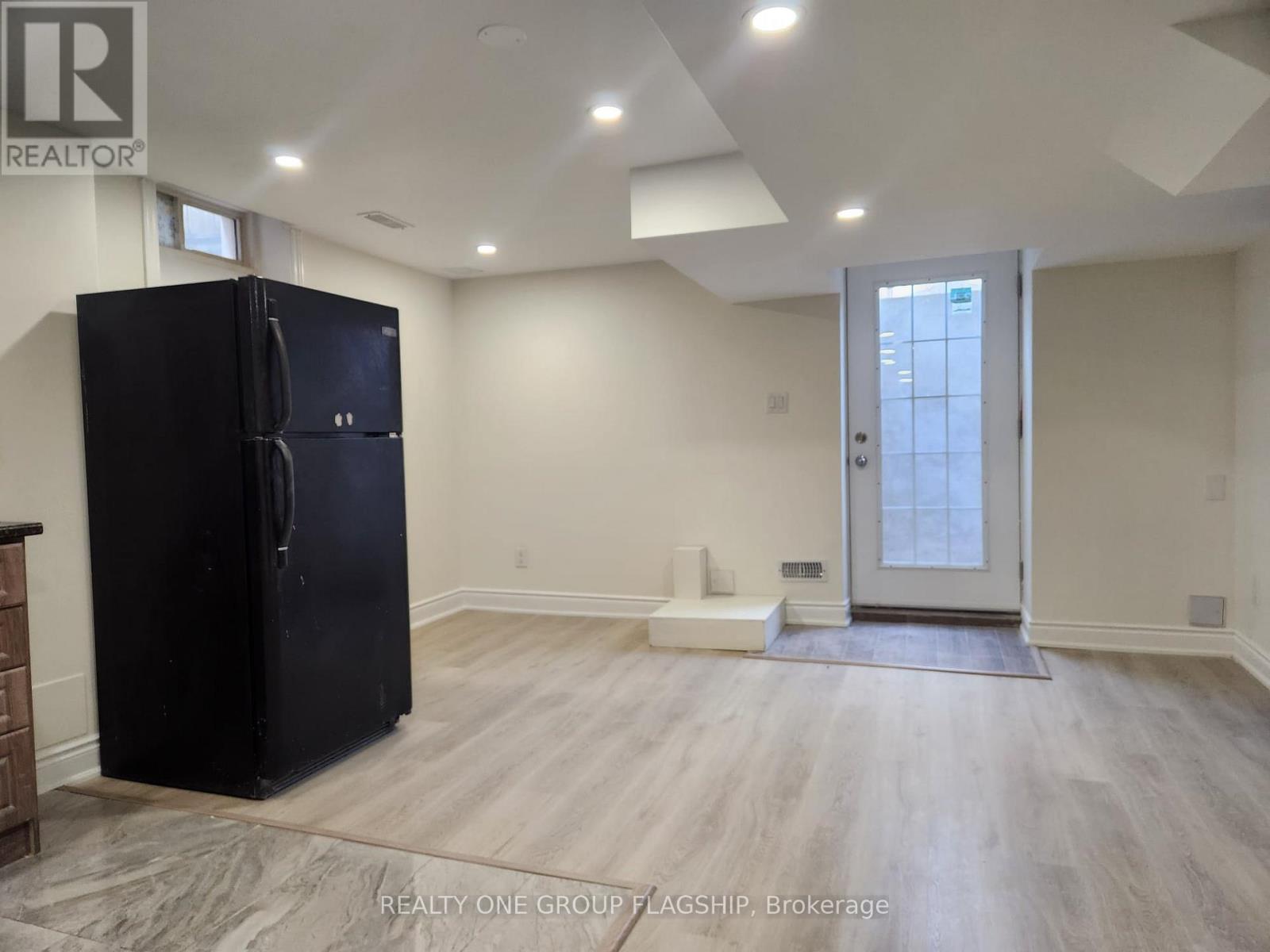 3 Cedarvalley Boulevard, Brampton, Ontario  L7A 1N7 - Photo 6 - W12578564