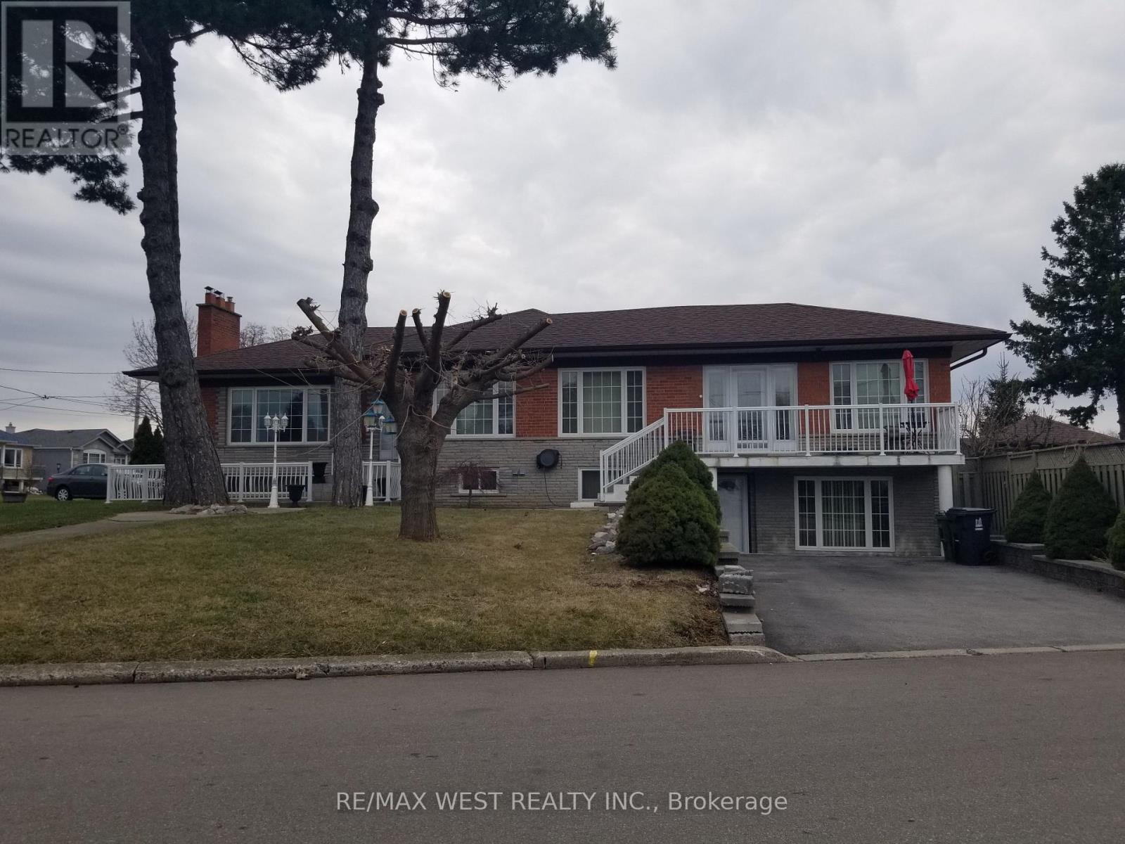 84 DENBIGH CRESCENT, Toronto, Ontario