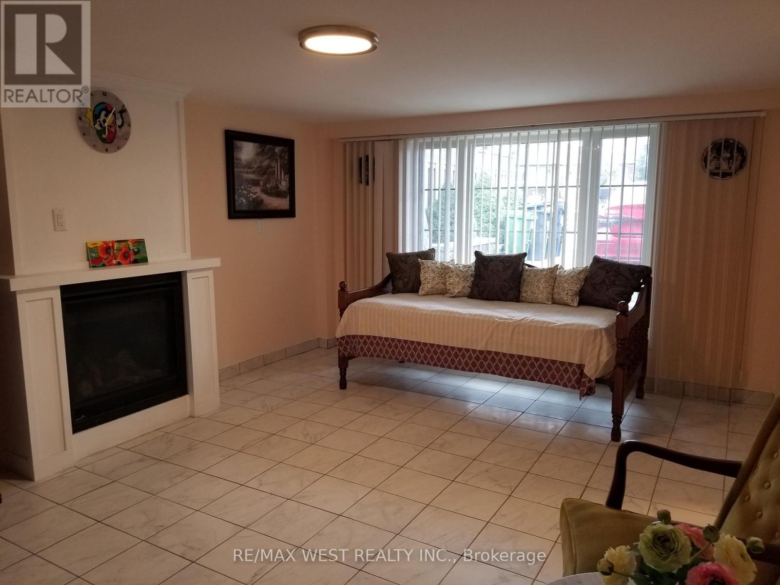 84 Denbigh Crescent, Toronto, Ontario  M3M 2T5 - Photo 2 - W12578576