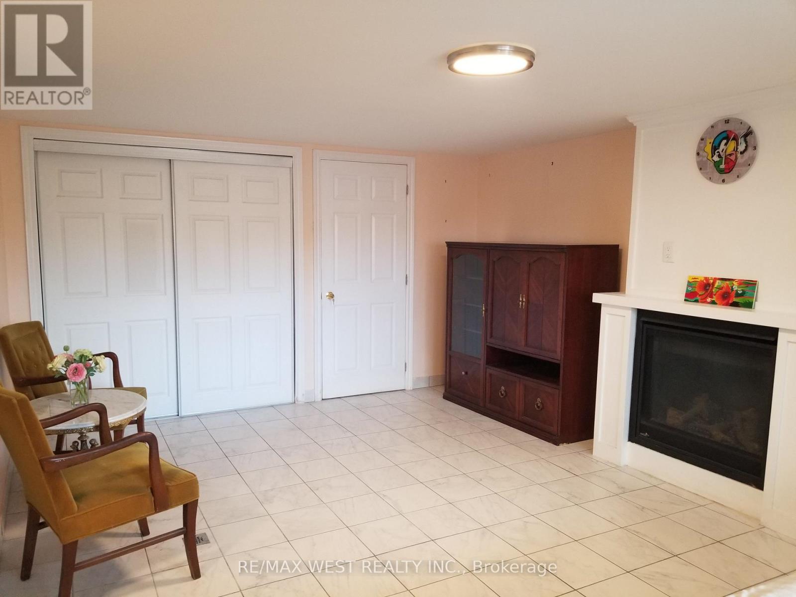 84 Denbigh Crescent, Toronto, Ontario  M3M 2T5 - Photo 3 - W12578576