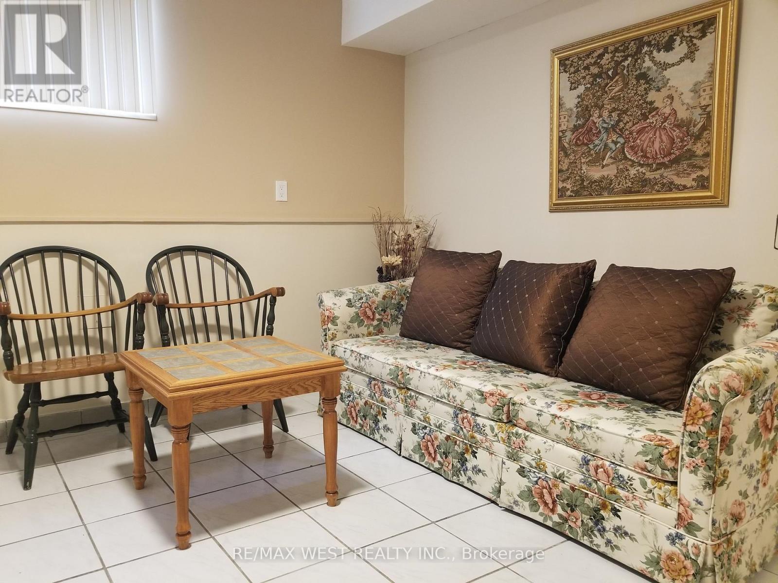 84 Denbigh Crescent, Toronto, Ontario  M3M 2T5 - Photo 9 - W12578576