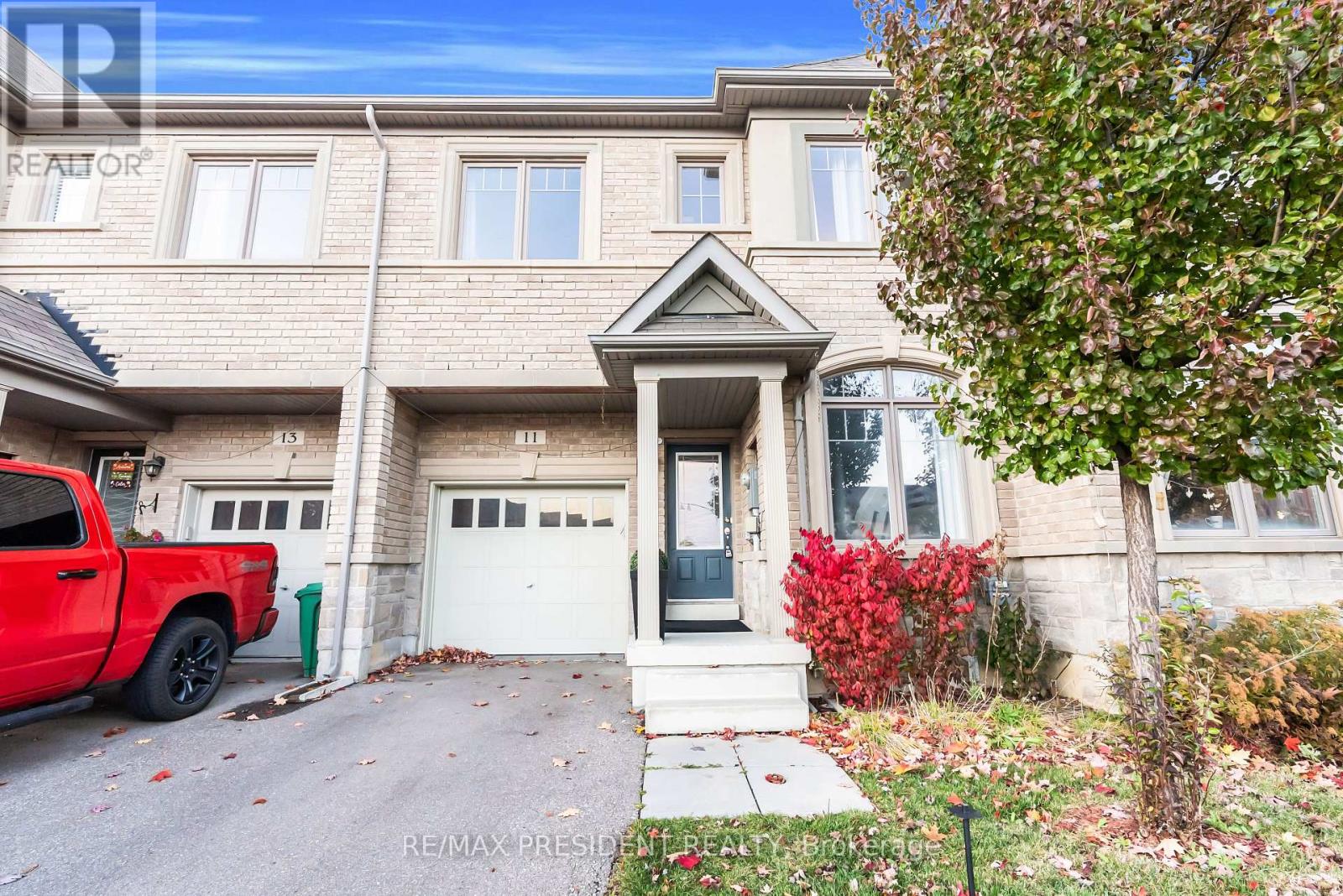 11 Oliana Way, Brampton, Ontario  L6Y 6G8 - Photo 3 - W12578578
