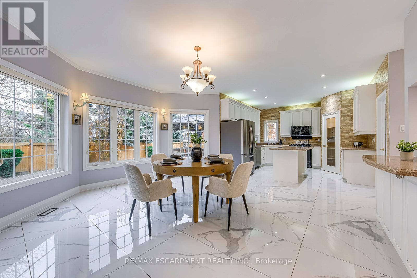 2001 Rosemount Crescent, Oakville, Ontario  L6M 3P5 - Photo 13 - W12578592