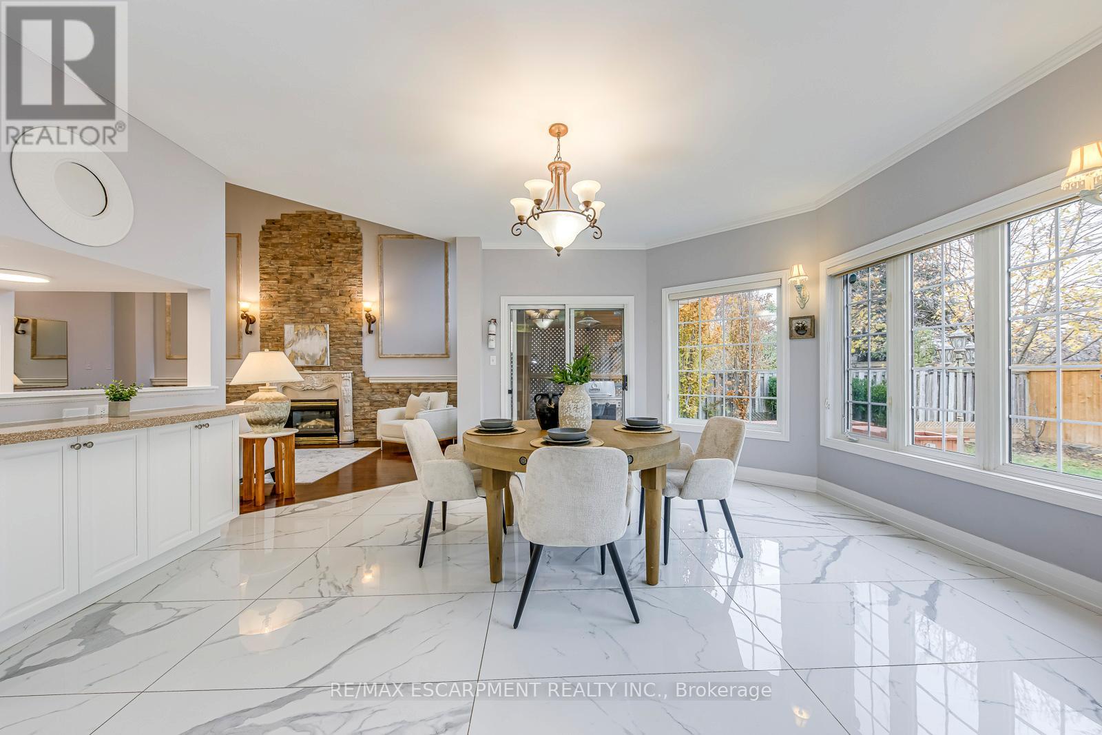 2001 Rosemount Crescent, Oakville, Ontario  L6M 3P5 - Photo 15 - W12578592