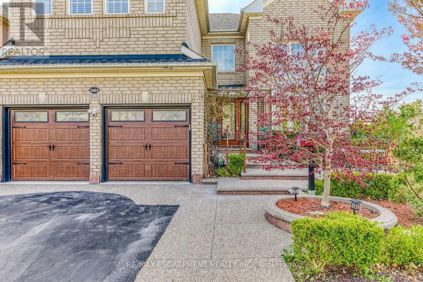 2001 Rosemount Crescent, Oakville, Ontario  L6M 3P5 - Photo 2 - W12578592