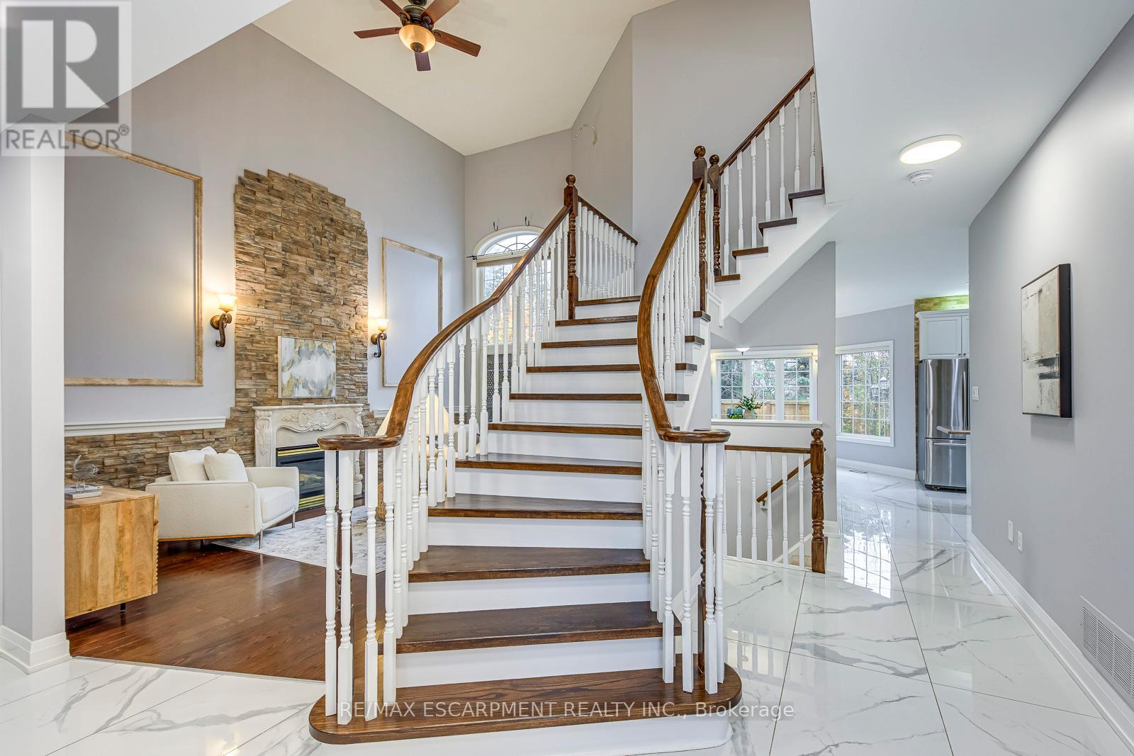 2001 Rosemount Crescent, Oakville, Ontario  L6M 3P5 - Photo 21 - W12578592