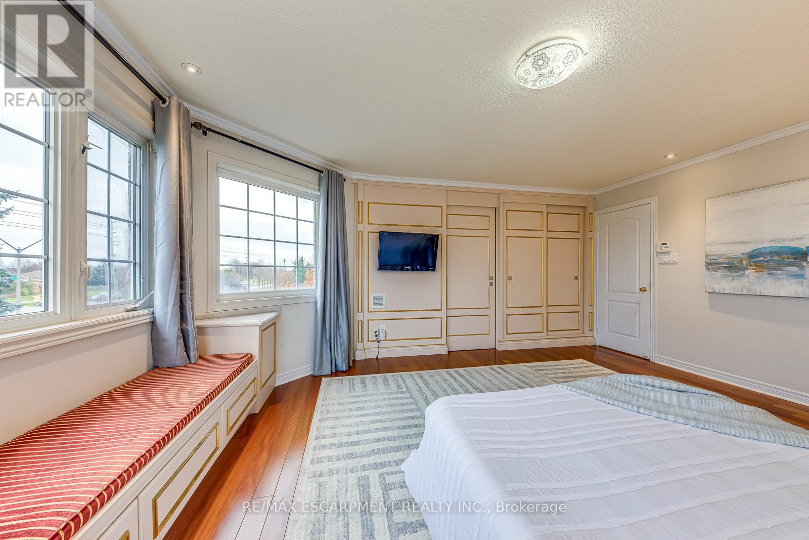 2001 Rosemount Crescent, Oakville, Ontario  L6M 3P5 - Photo 24 - W12578592